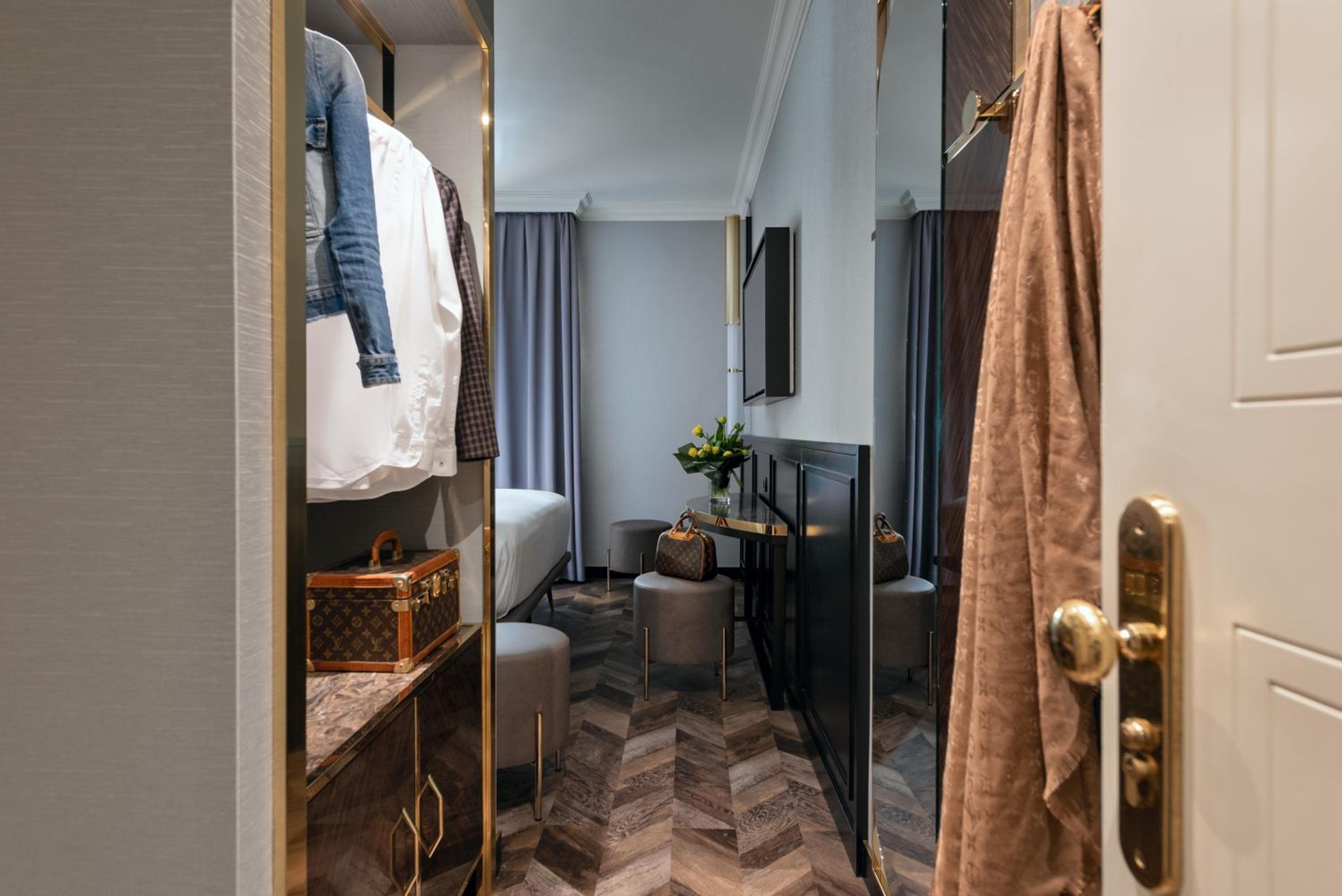 Premium Double or Twin Room - Photo 9