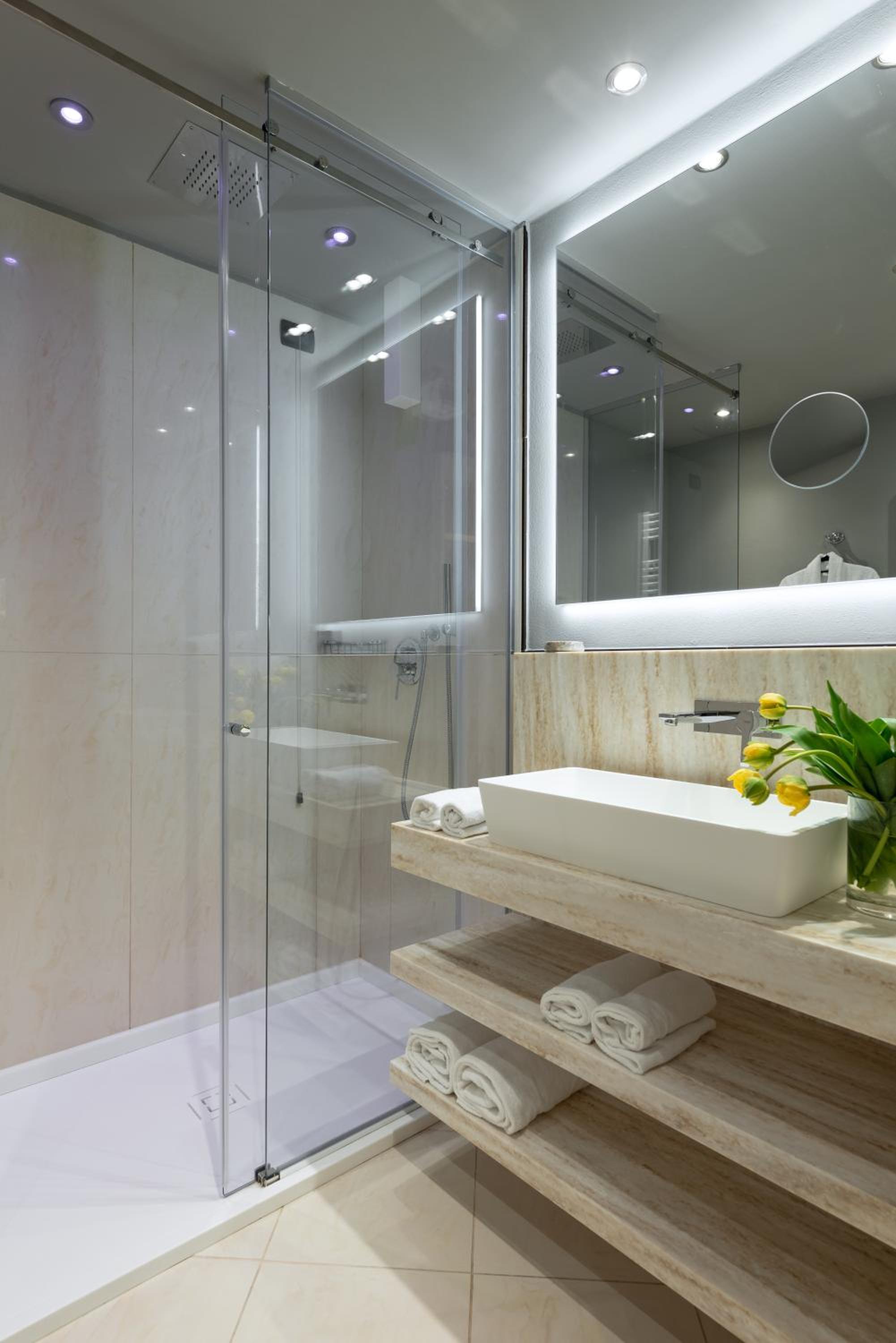 Small Double Room with French Bed - Photo 4