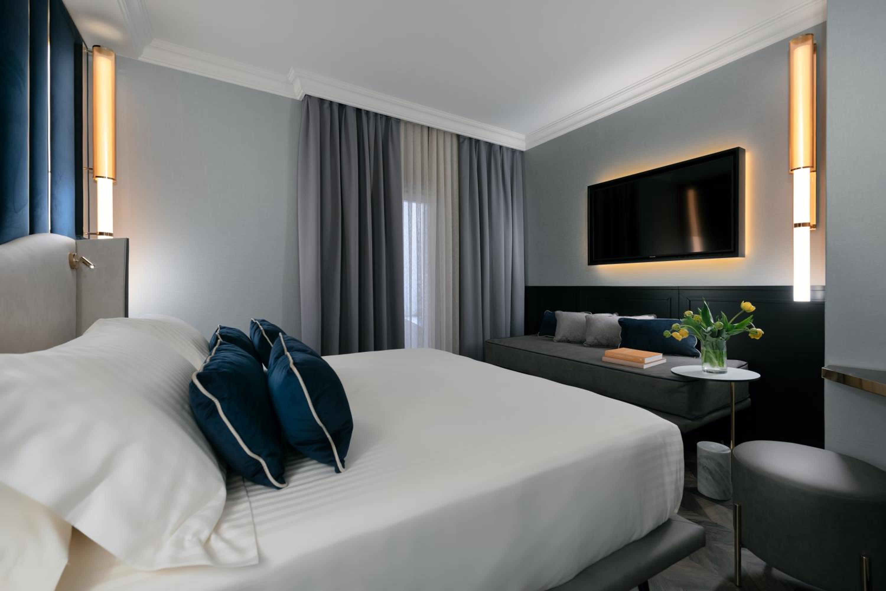 Premium Double or Twin Room - Photo 6