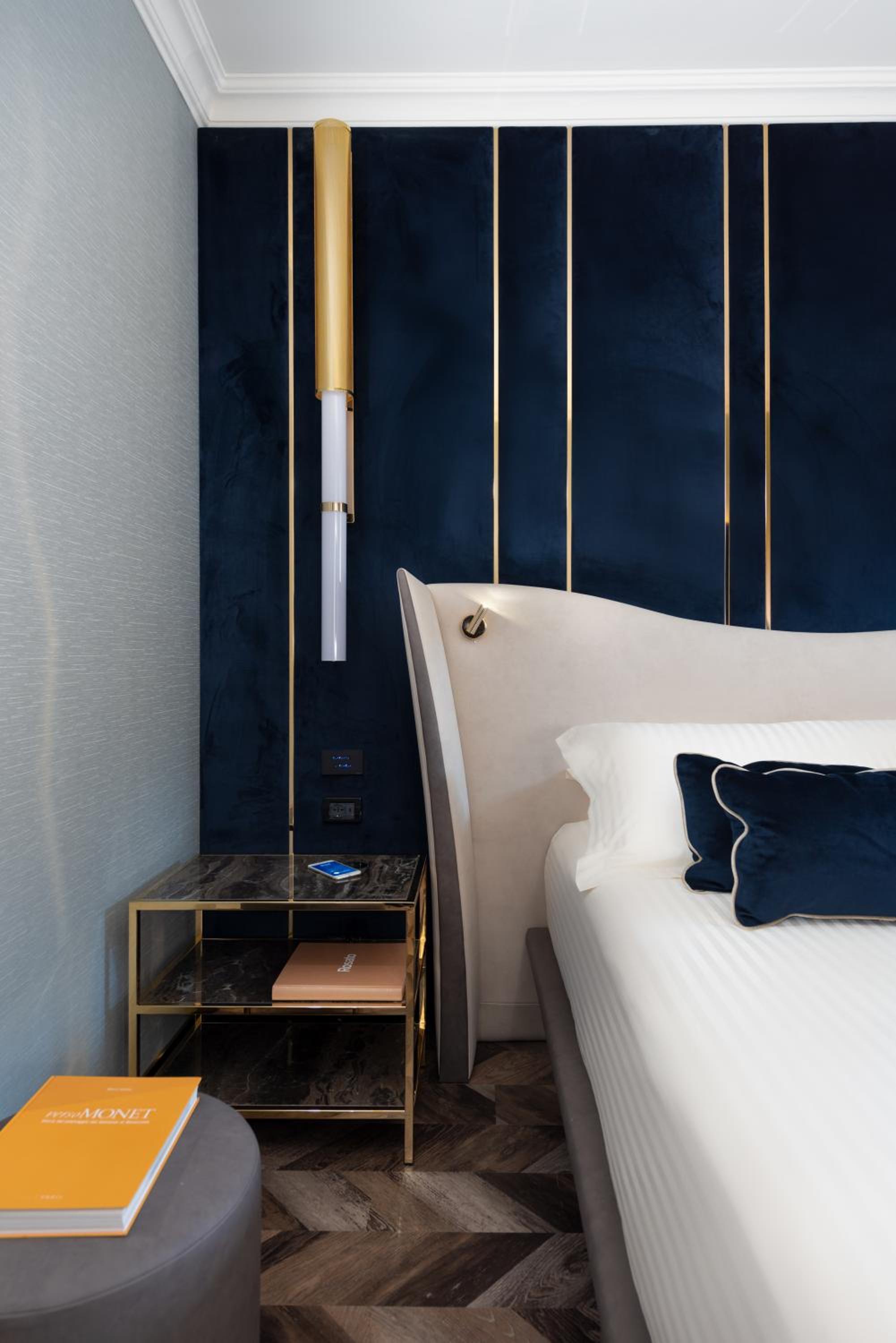Premium Double or Twin Room - Photo 4