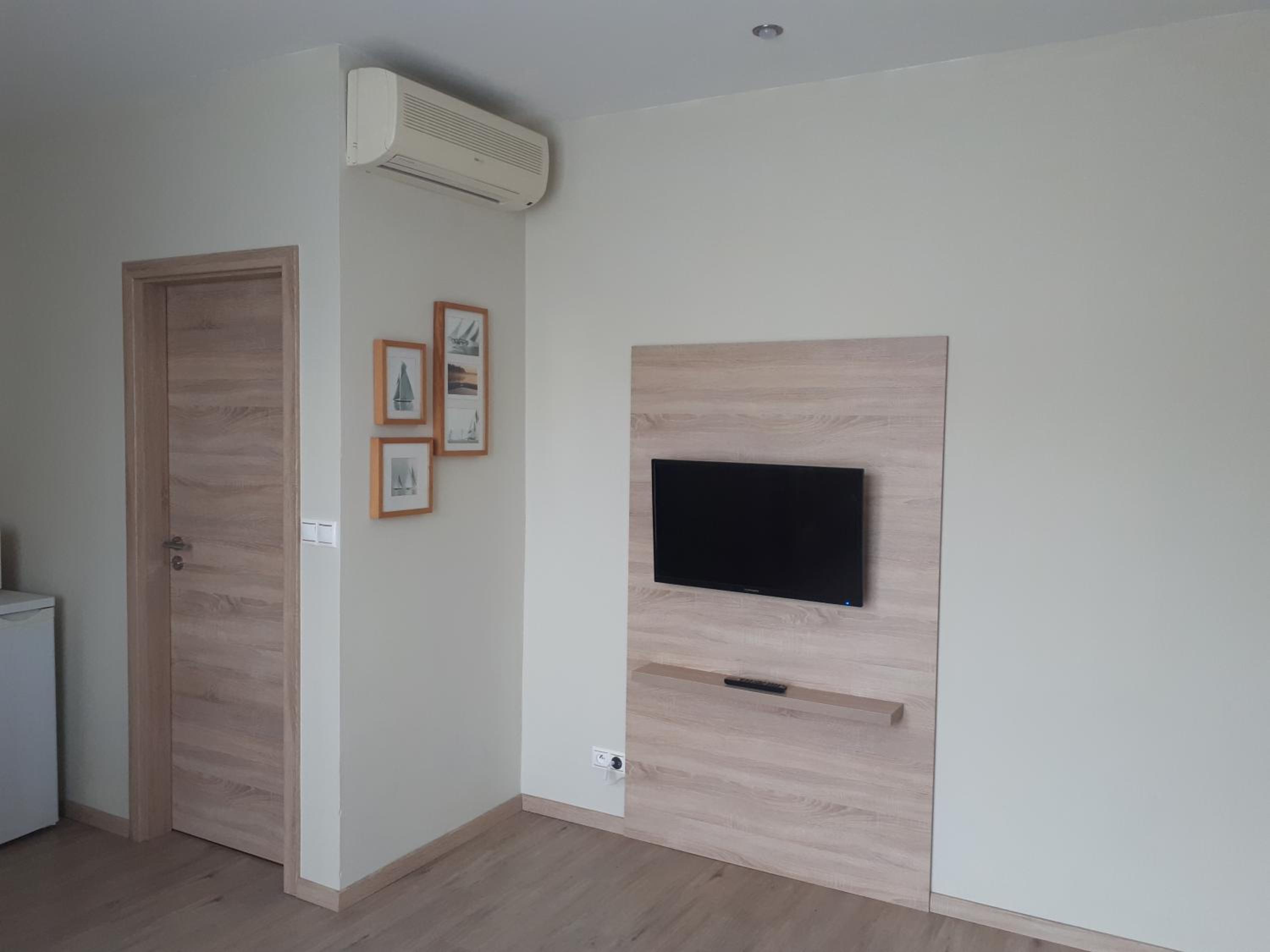 Superior One-Bedroom Apartment - Photo 14