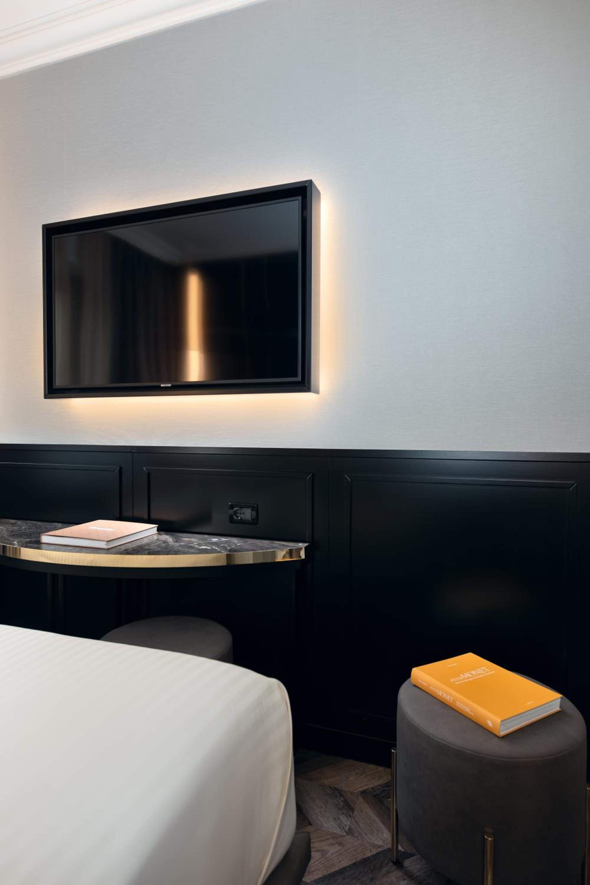 Premium Double or Twin Room - Photo 10