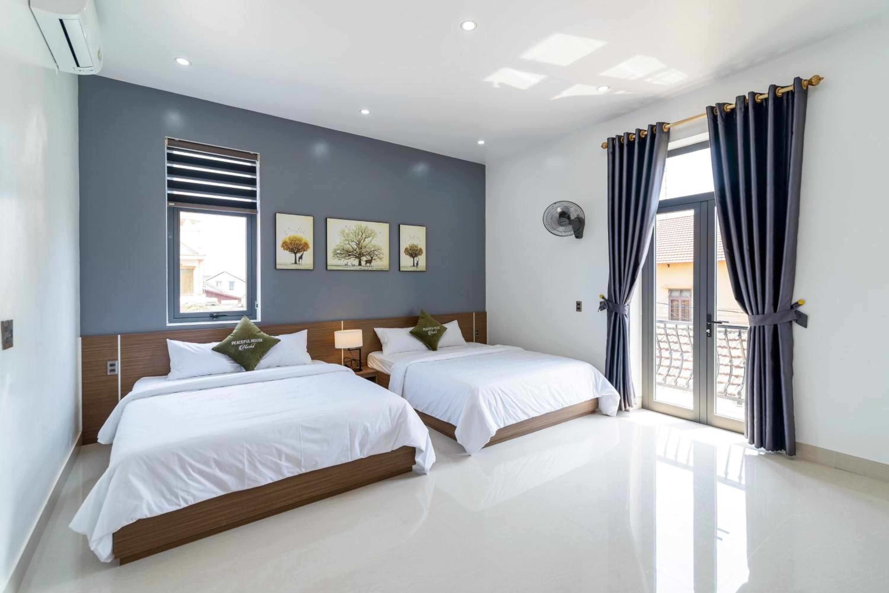 Executive Queen Room with Two Queen Beds - Photo 3