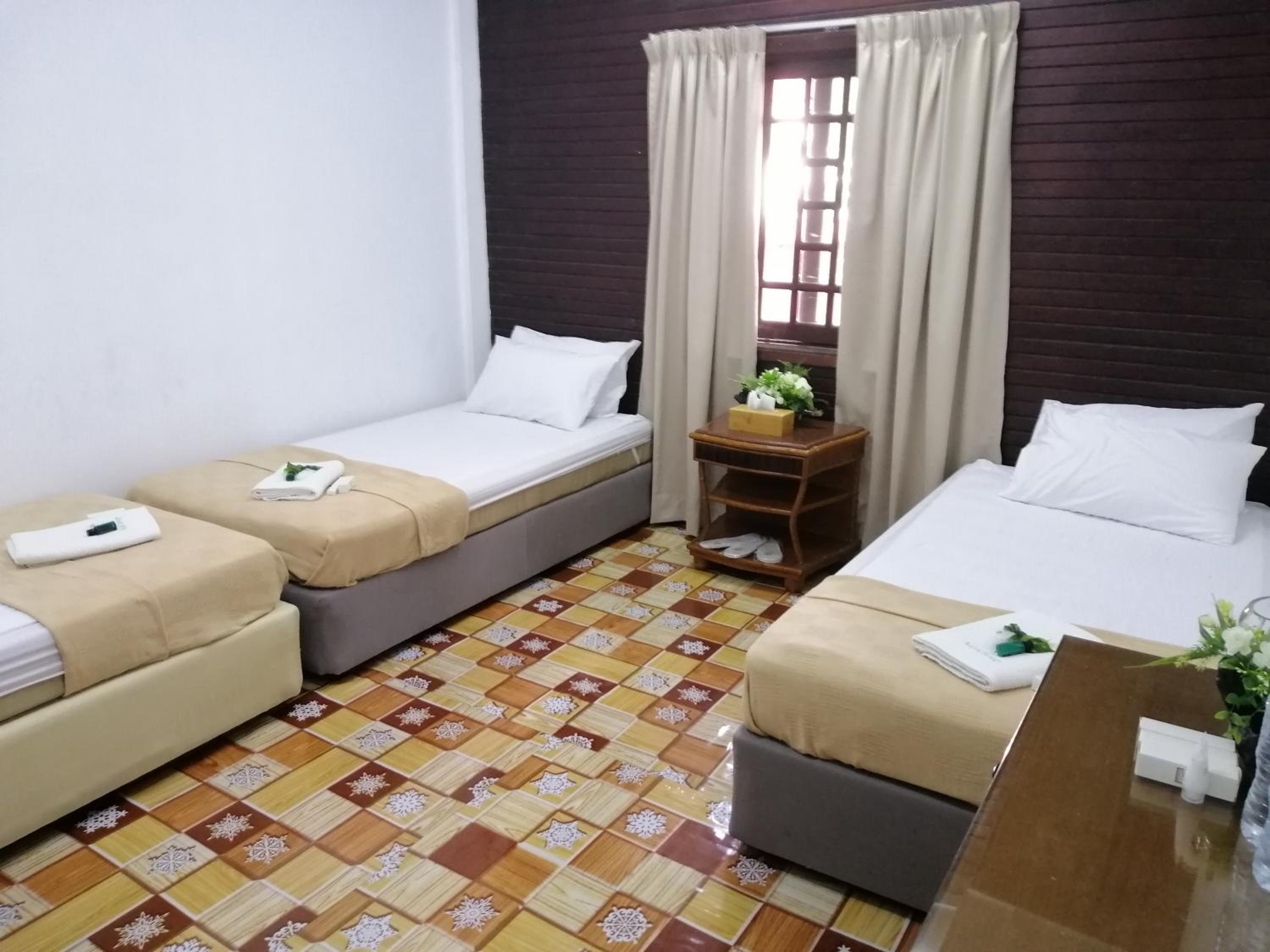 Basic Triple Room with Shared Bathroom