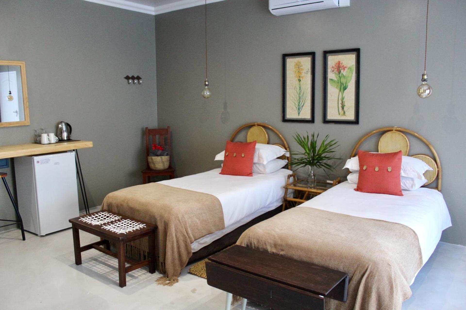 Standard Twin Room with Pool Access photo 3