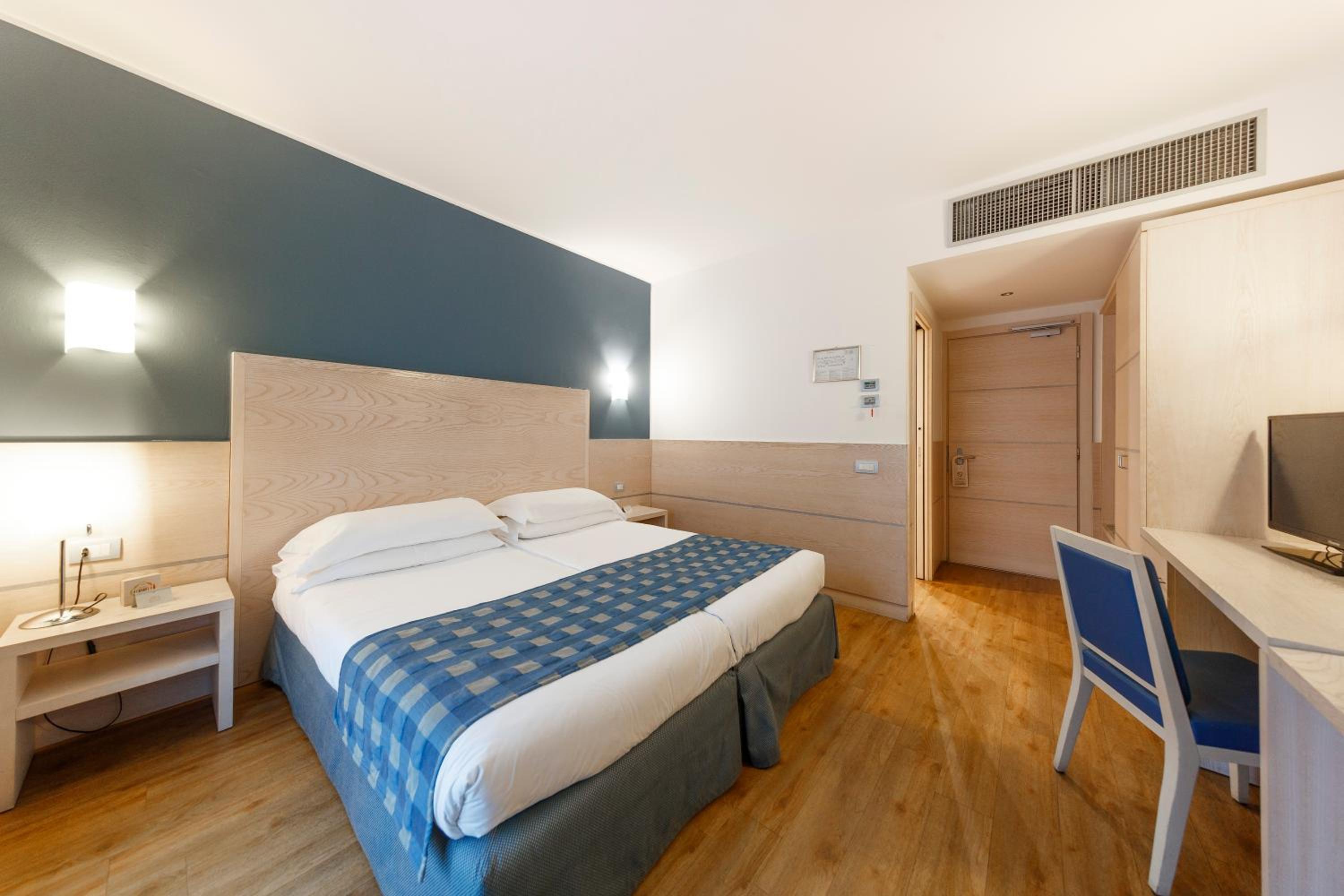 Classic Double or Twin Room - Photo 1
