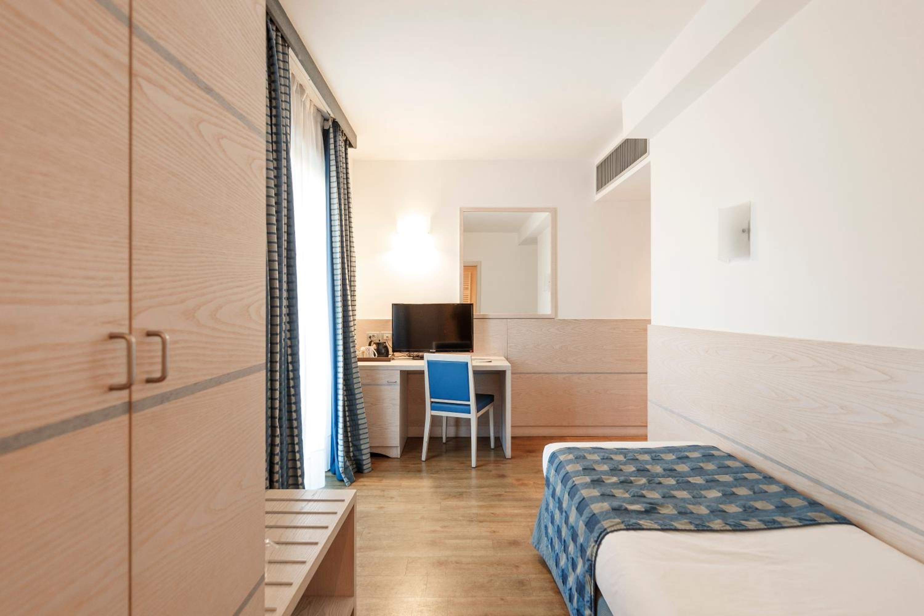 Single Room photo 3