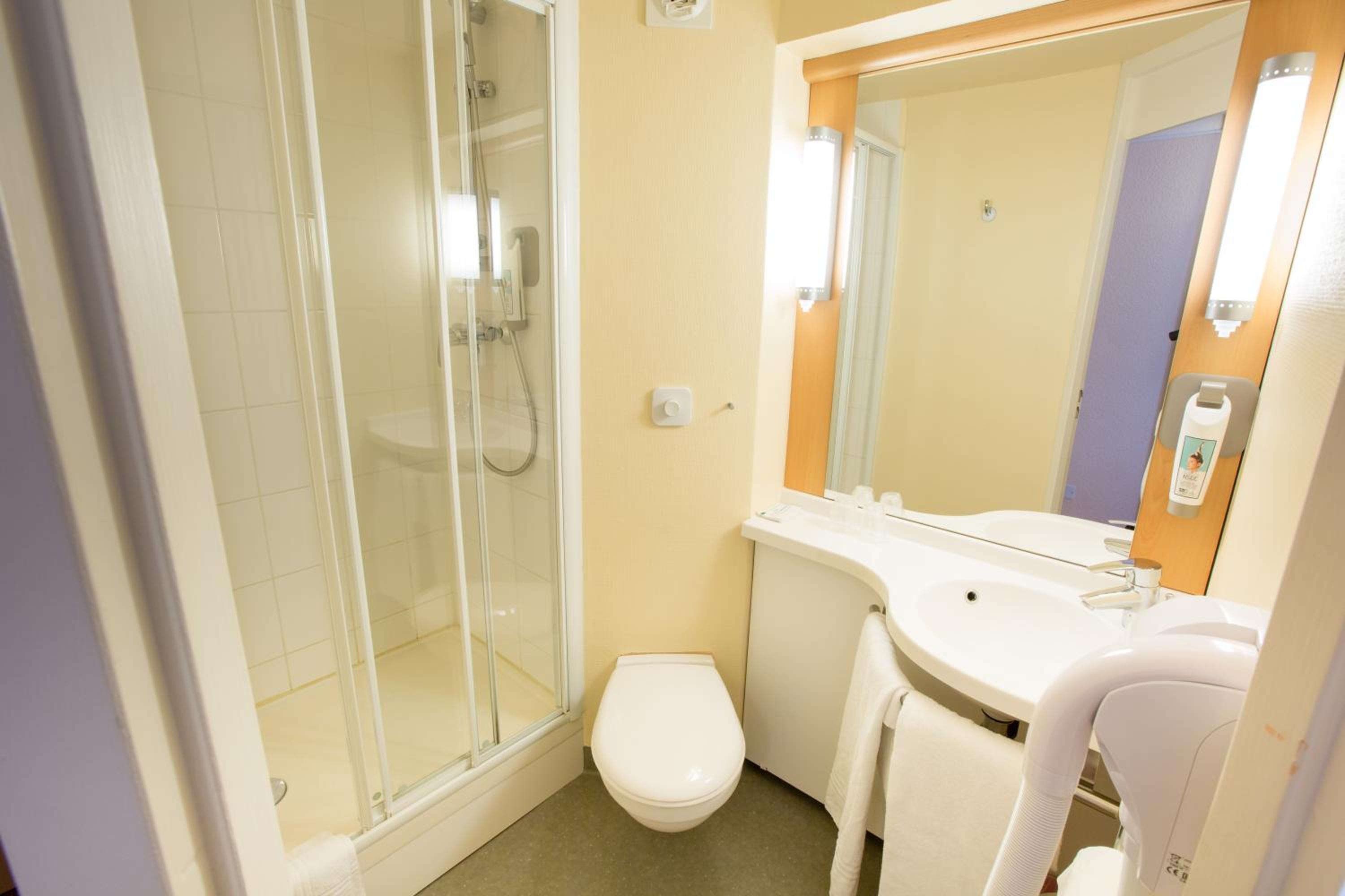 Standard Twin Room photo 2
