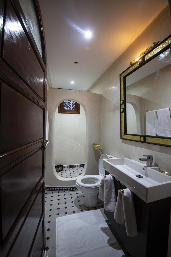 Deluxe Queen Suite - Photo 4