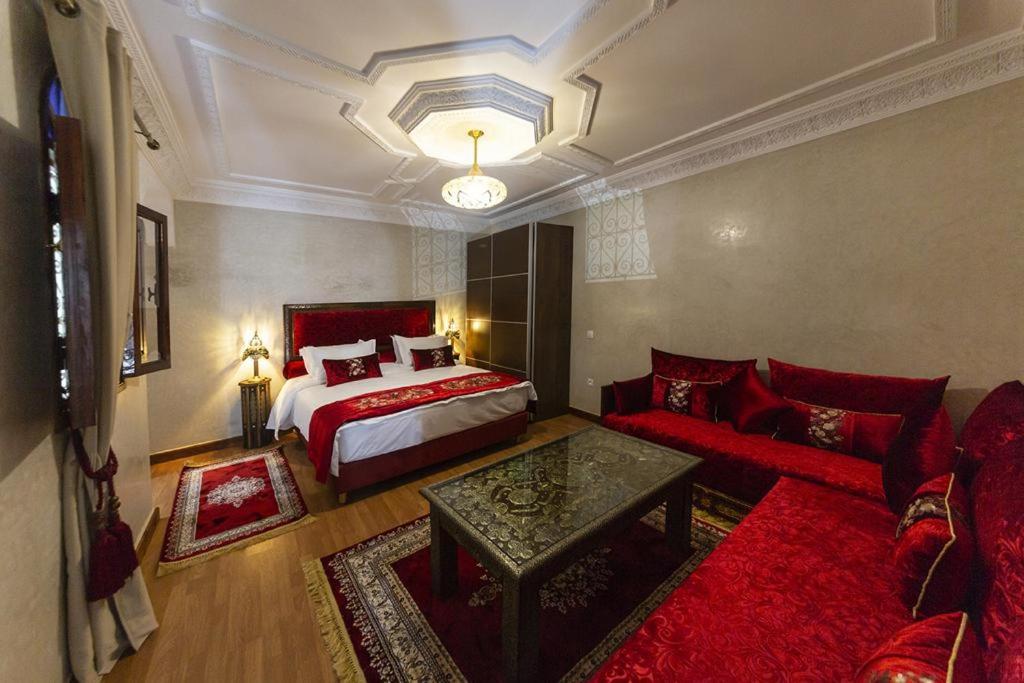 Deluxe Queen Suite - Photo 2