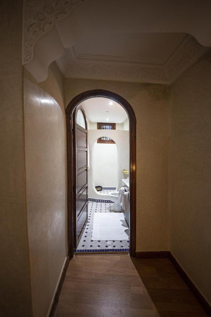 Deluxe Queen Suite - Photo 3