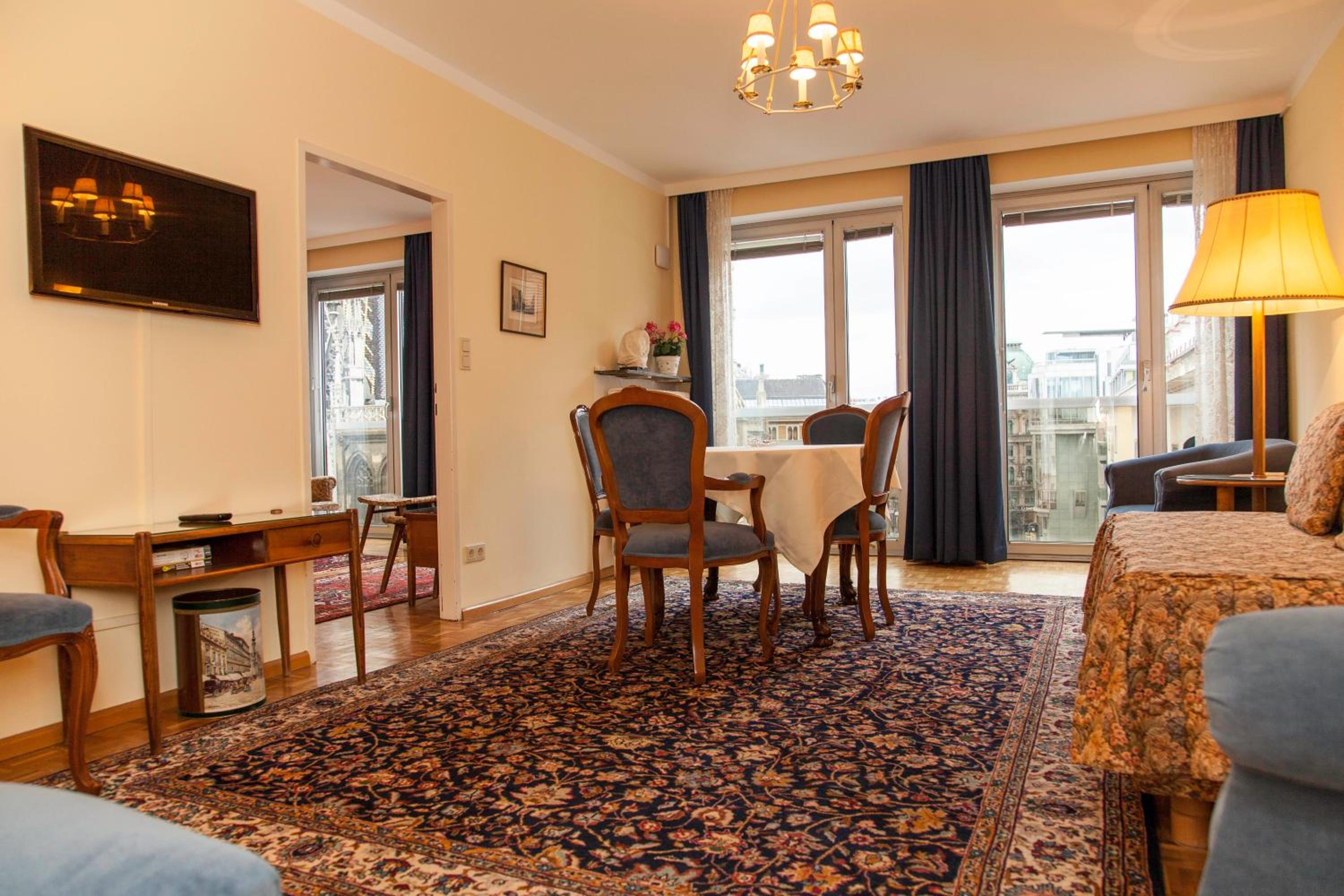 Deluxe Apartment