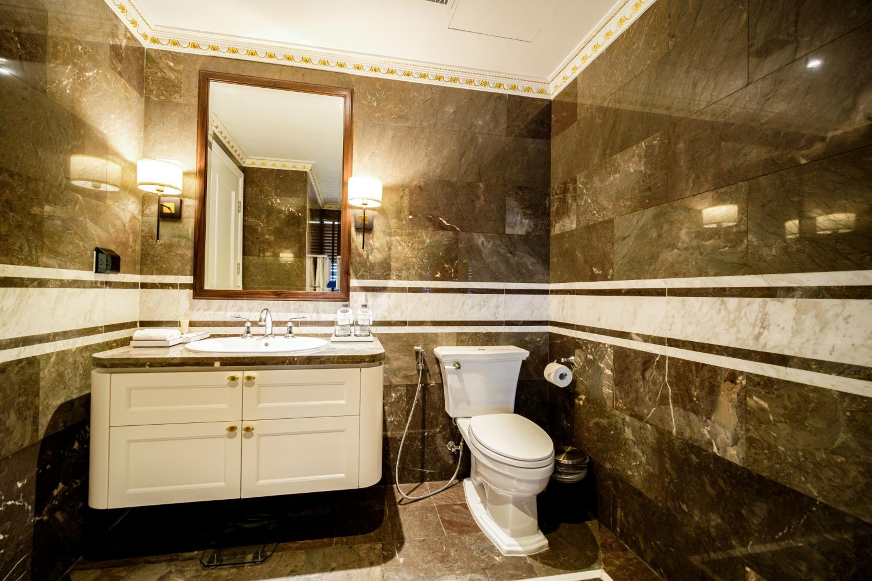 Deluxe Double Room – Golf View thumbnail 5