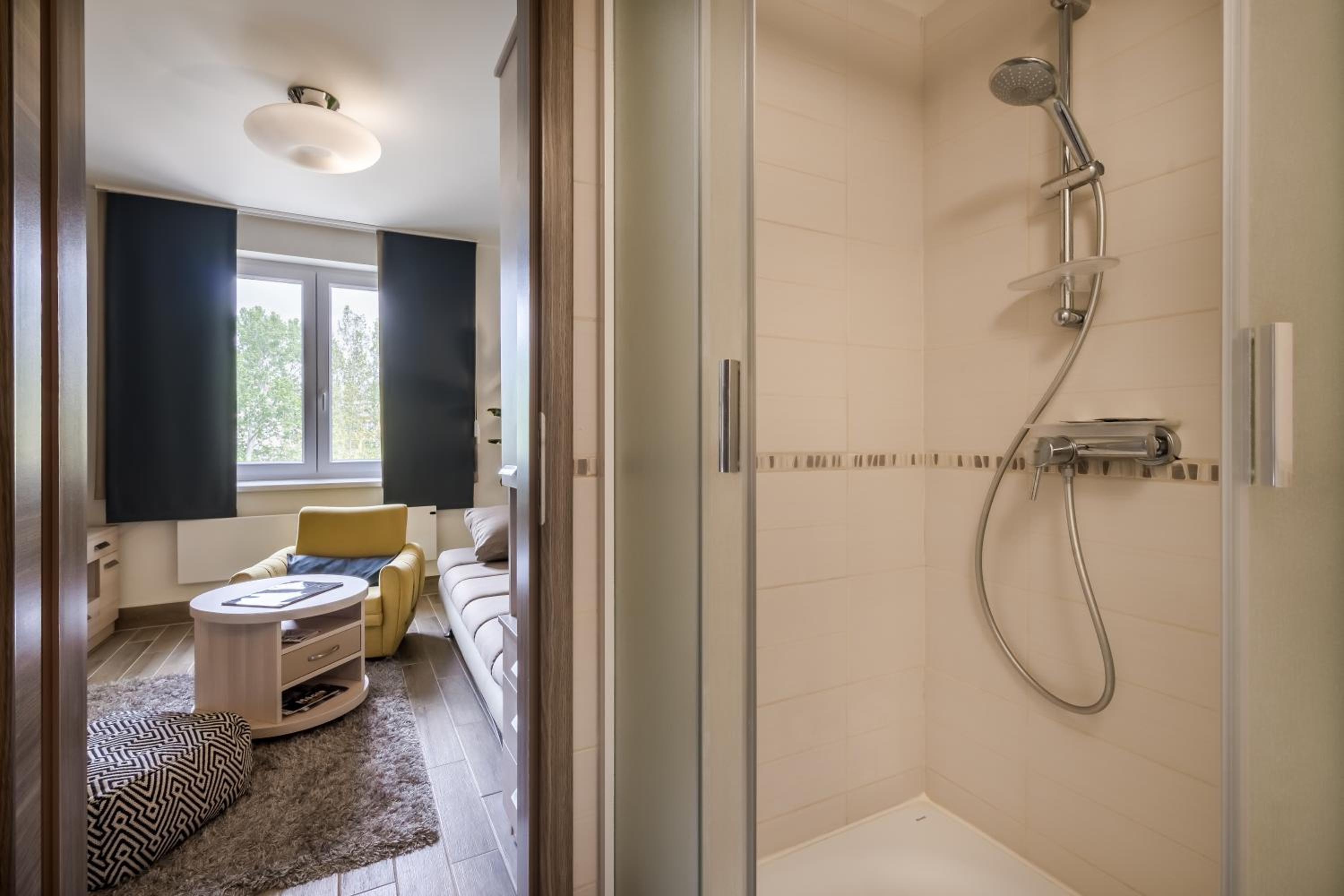One-Bedroom Apartment - Photo 3