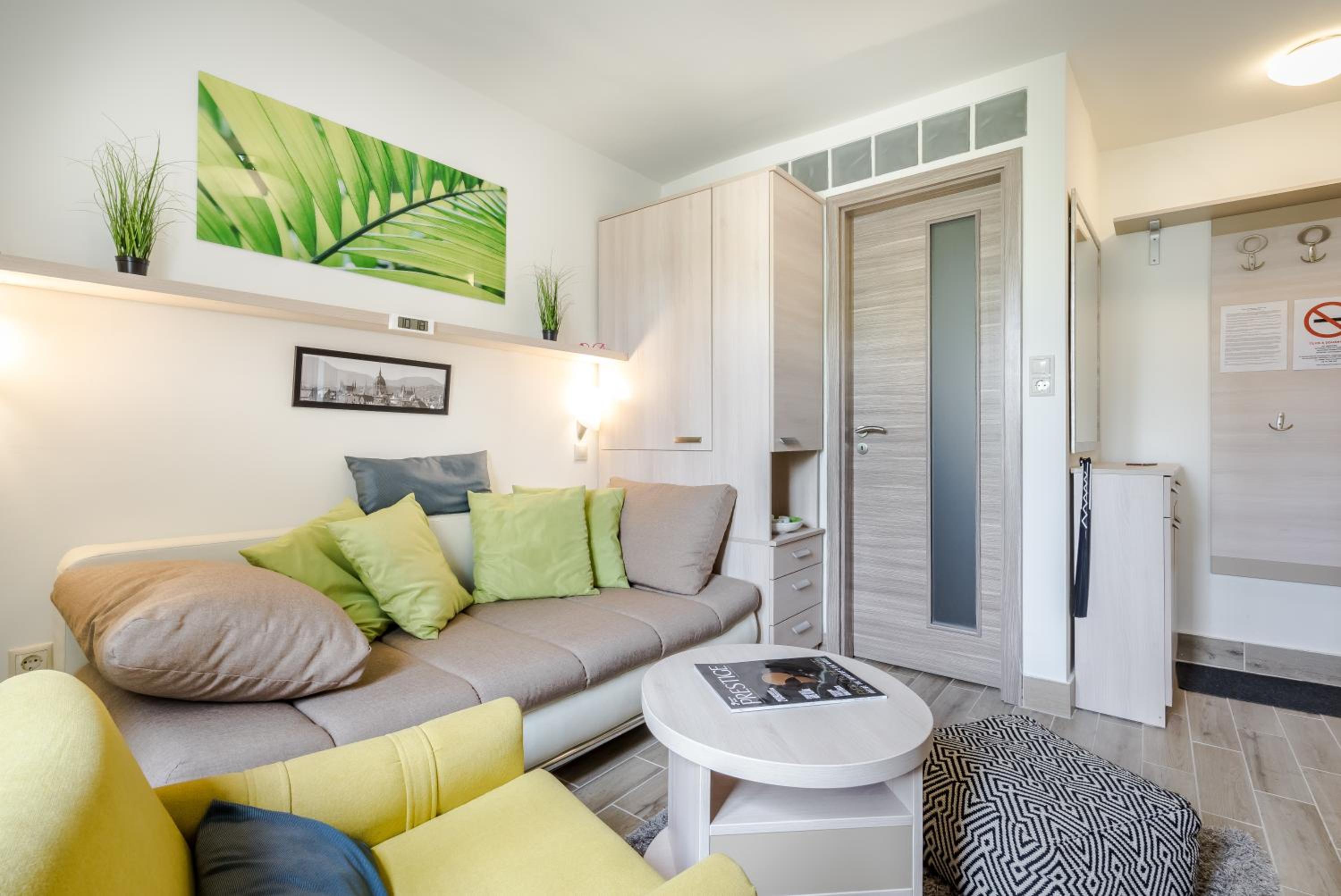 One-Bedroom Apartment - Photo 17