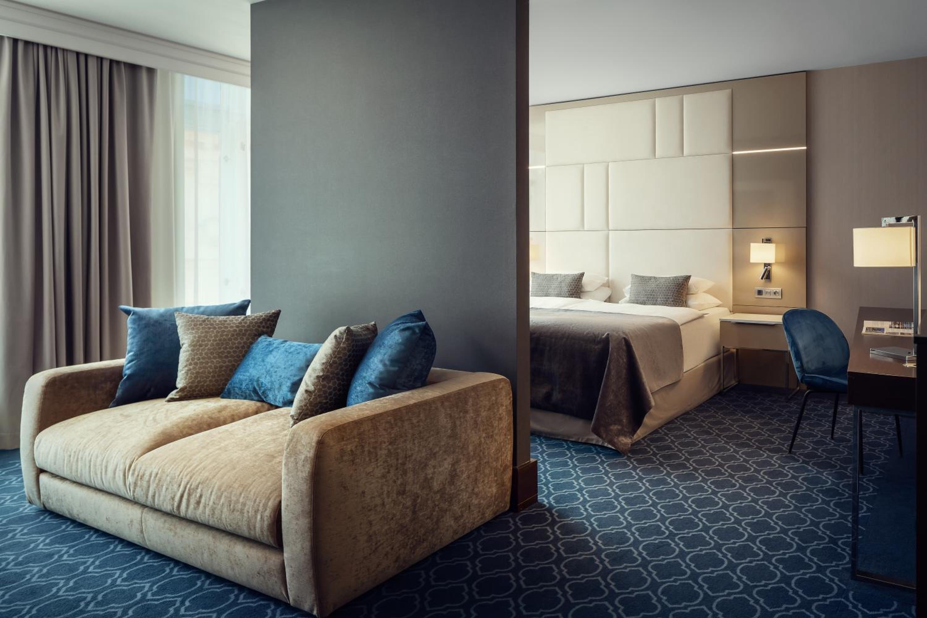 Junior Suite with Lounge and Spa Access photo 1