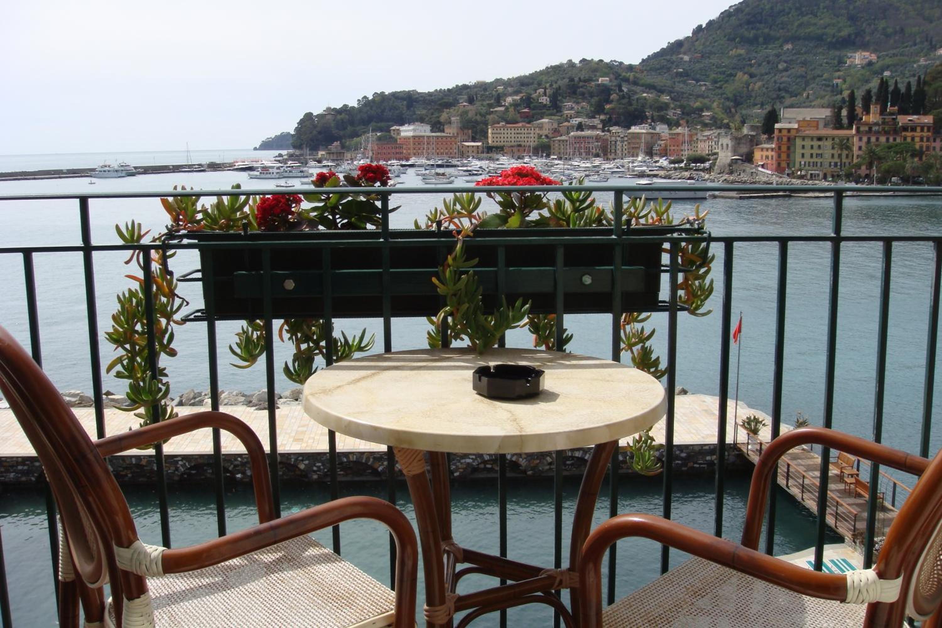 Double or Twin Room with Sea View photo 3