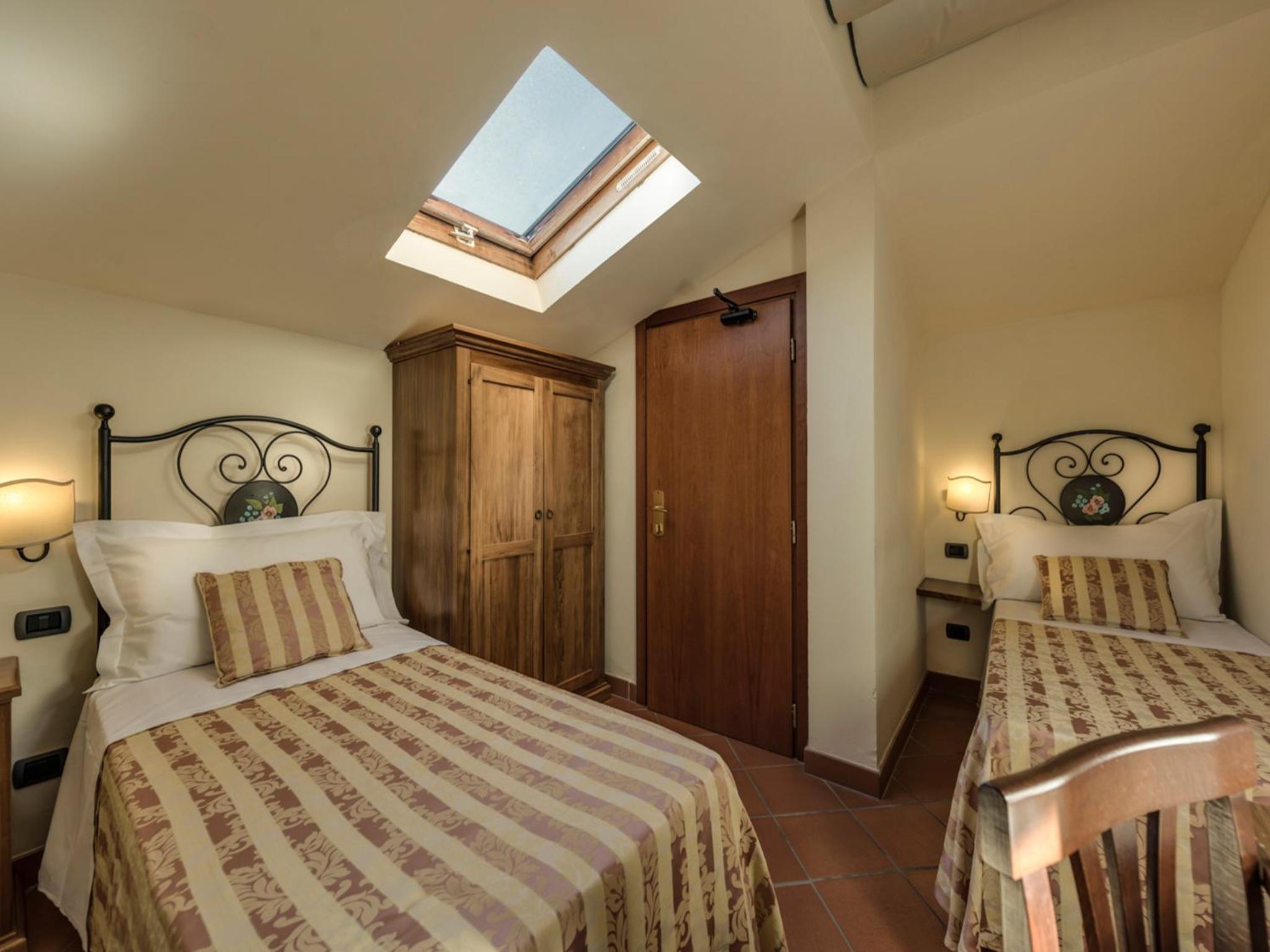 Family Room - Split Level - Photo 4