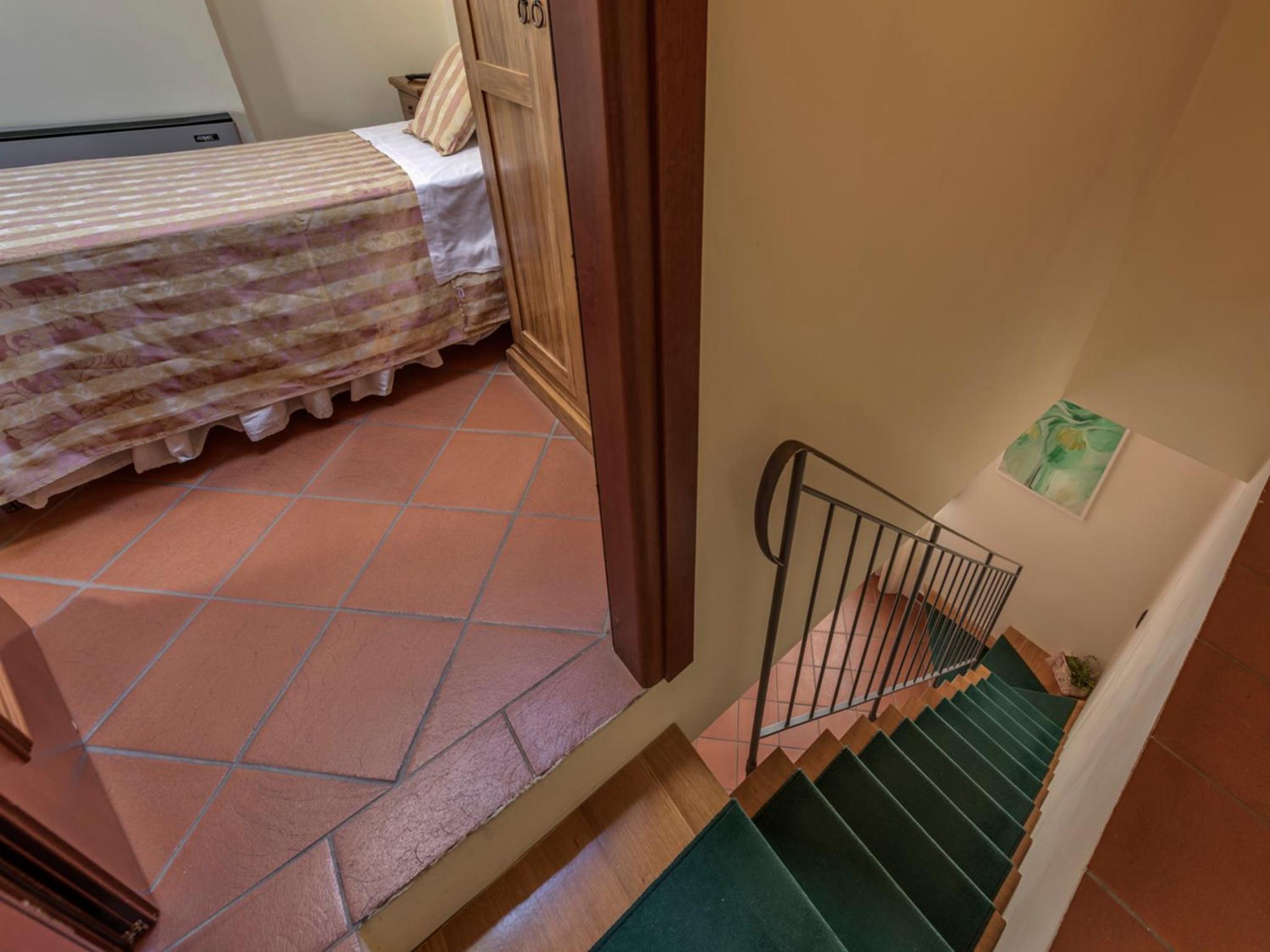Family Room - Split Level - Photo 5