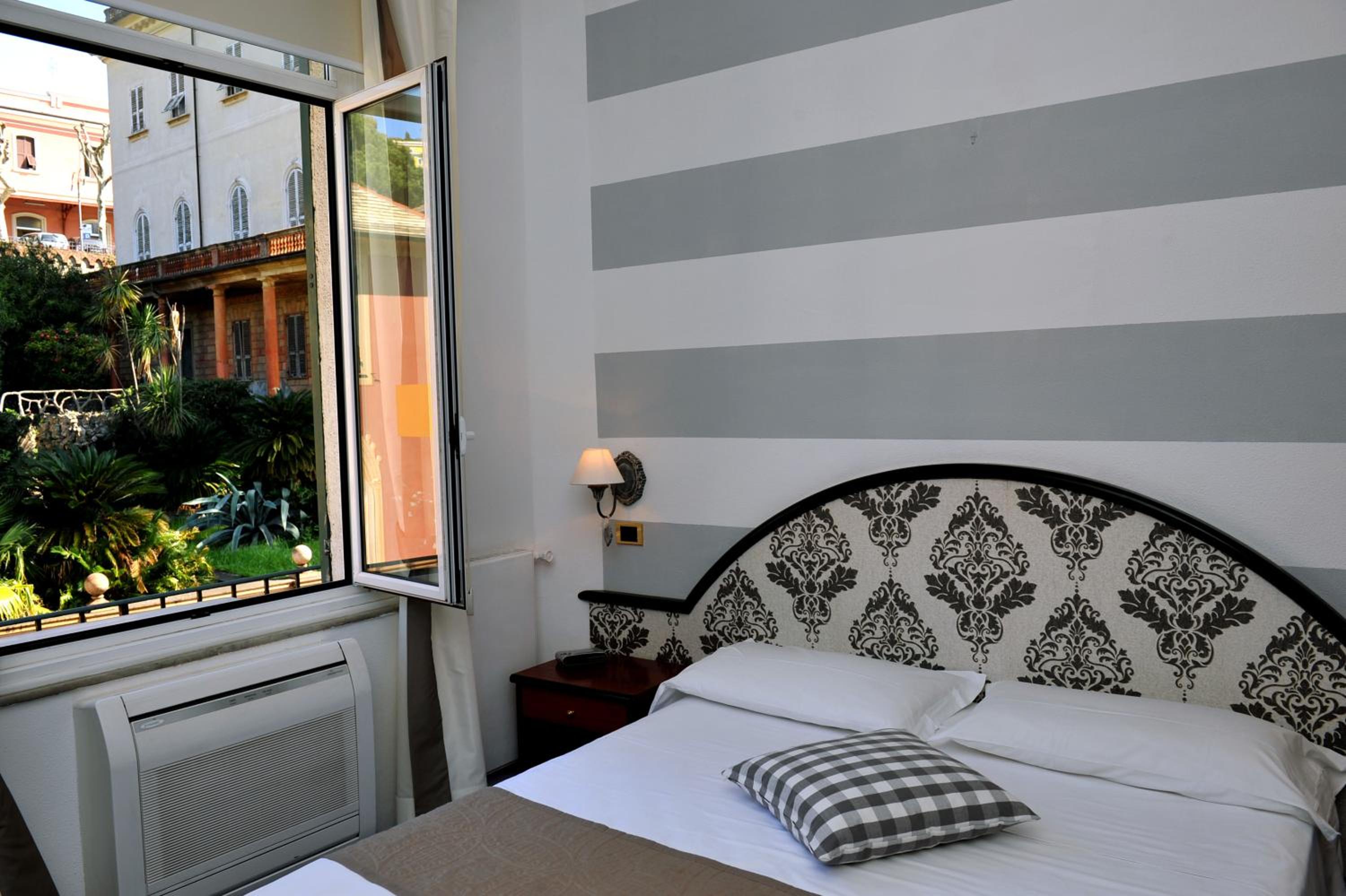 Double or Twin Room with Hill View photo 3