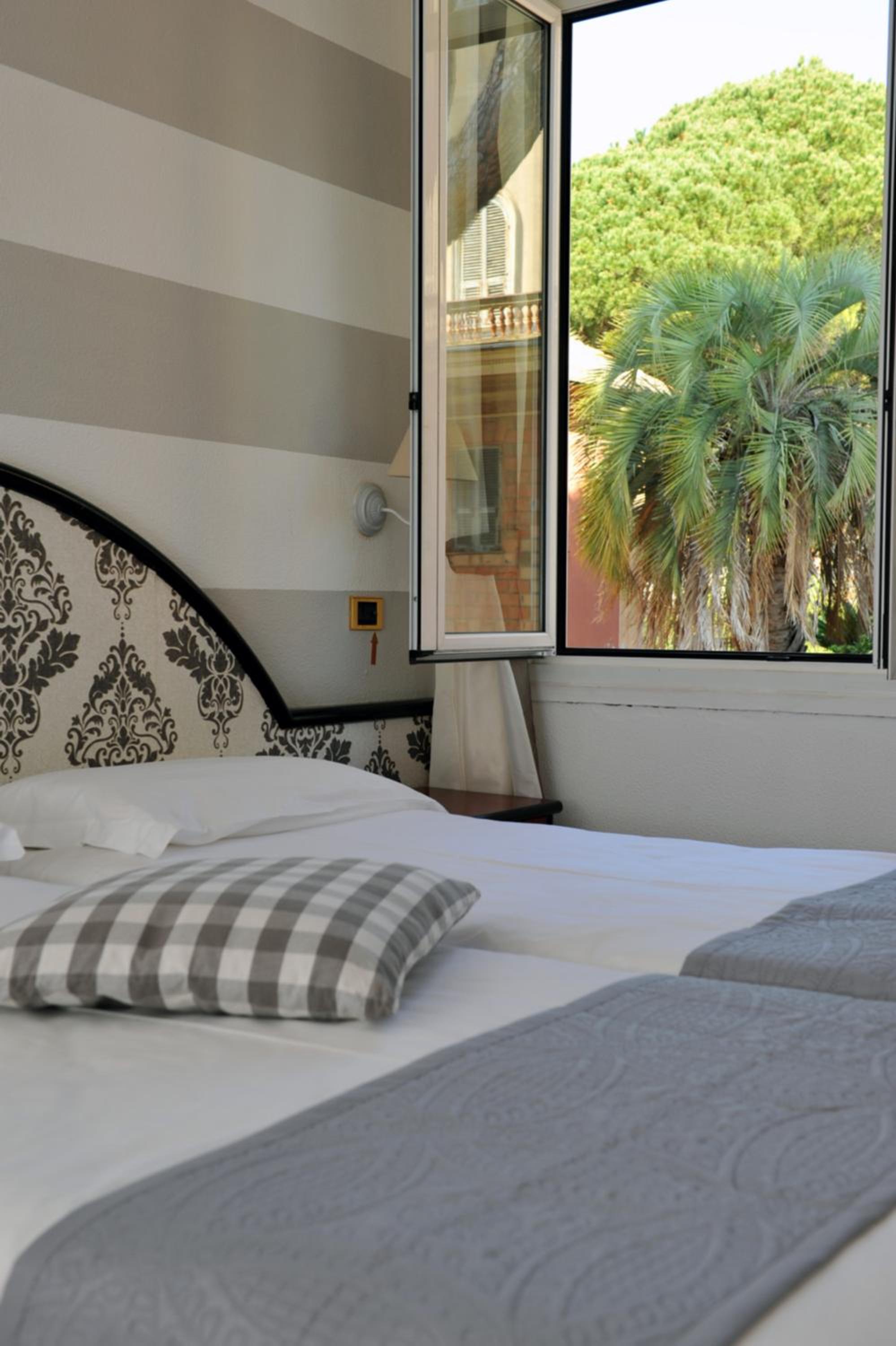 Double or Twin Room with Hill View