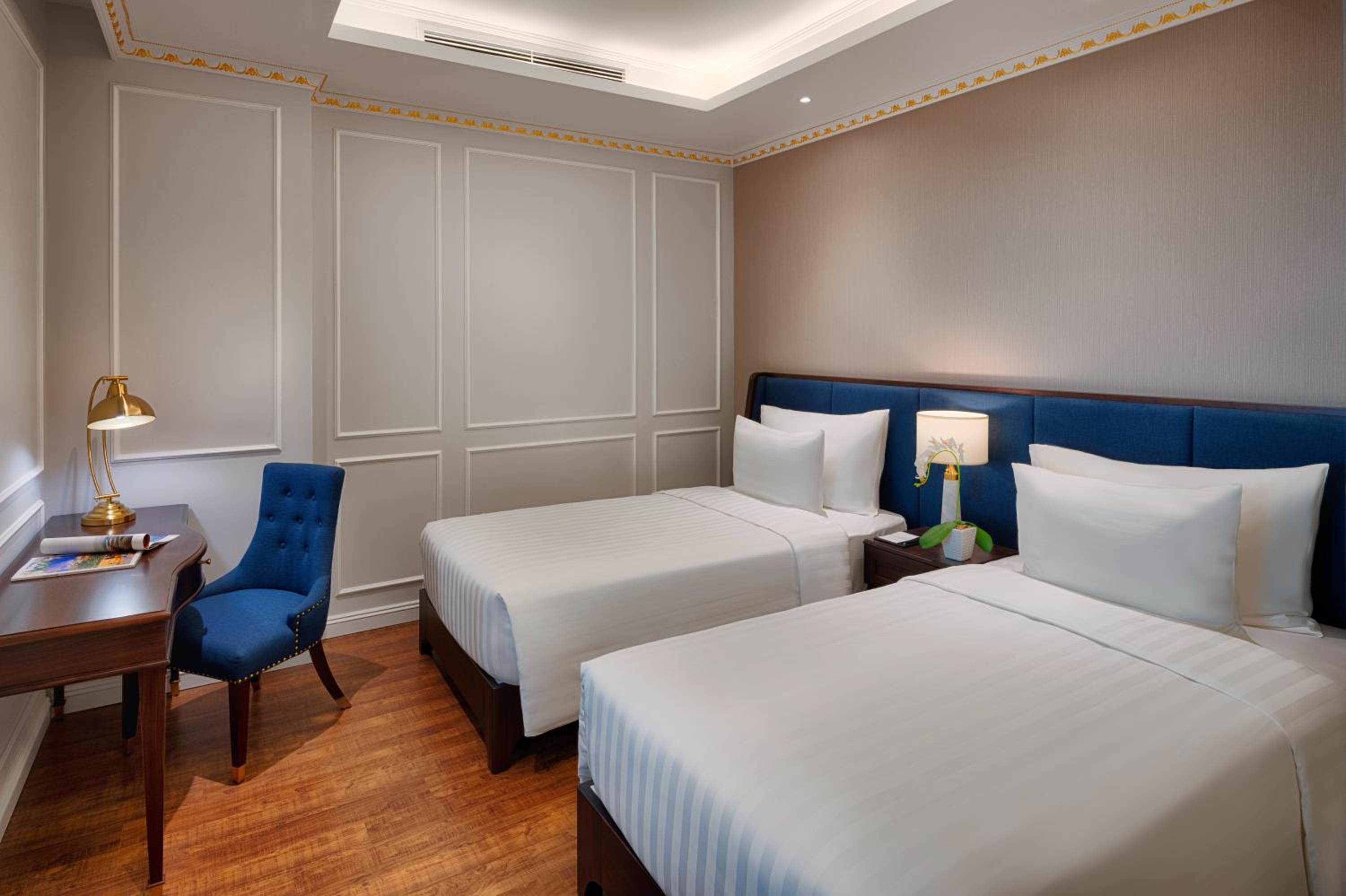 Grand Suite Room – Golf View thumbnail 5