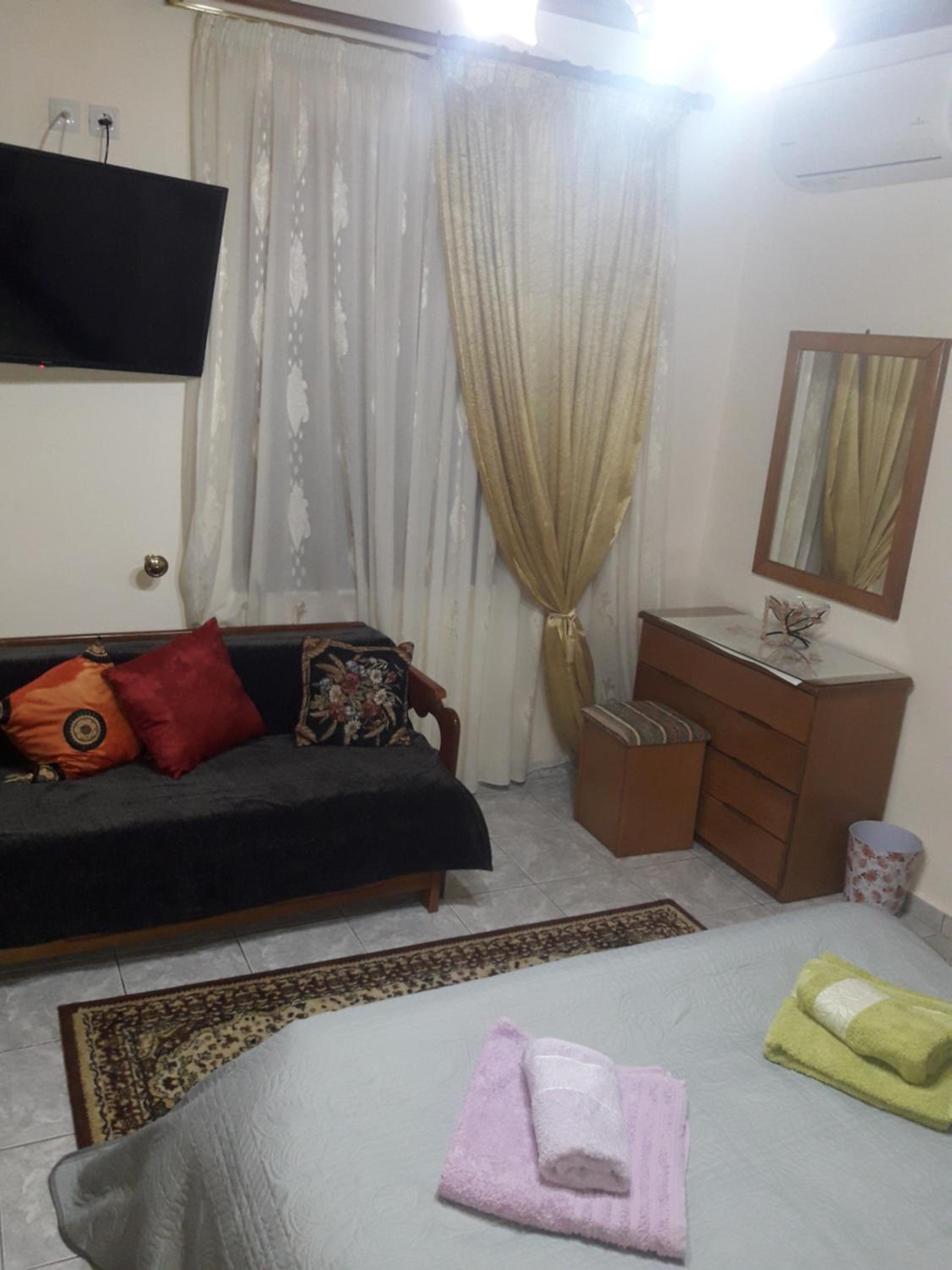 Two-Bedroom House - Photo 9