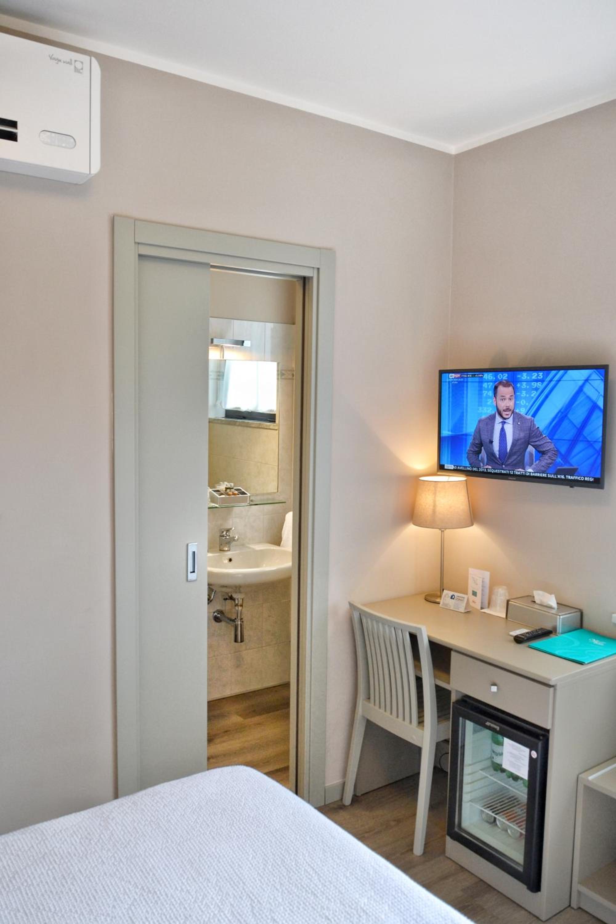 Double Room - Ground Floor photo 2