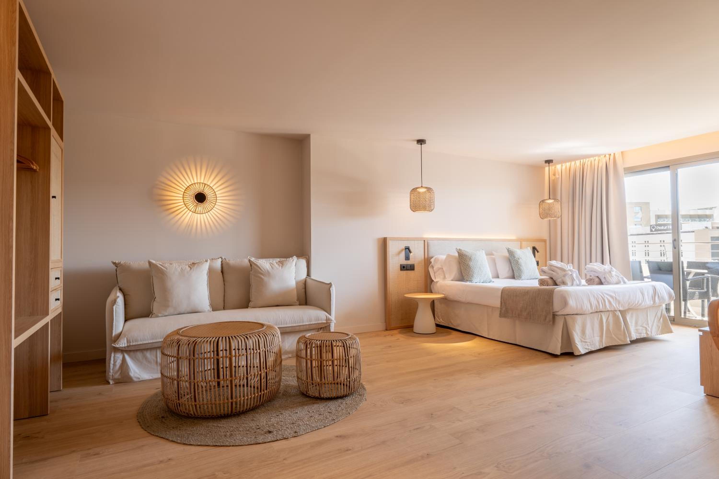 Junior Suite with Sea View thumbnail 6