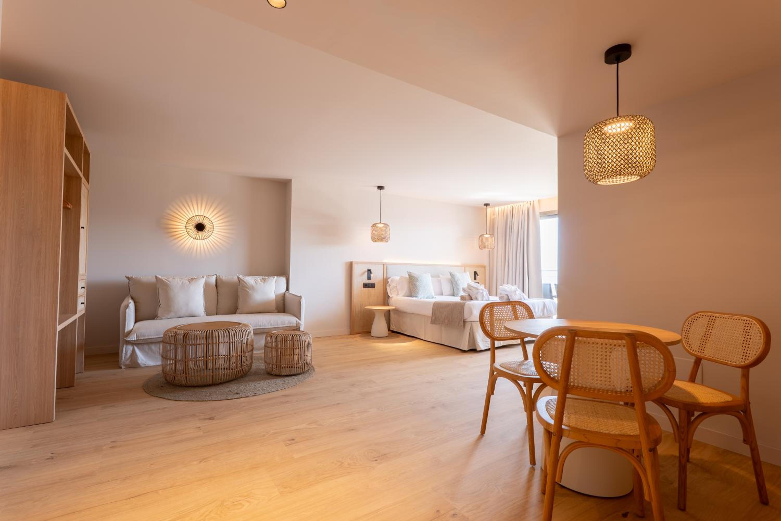 Junior Suite with Sea View thumbnail 5