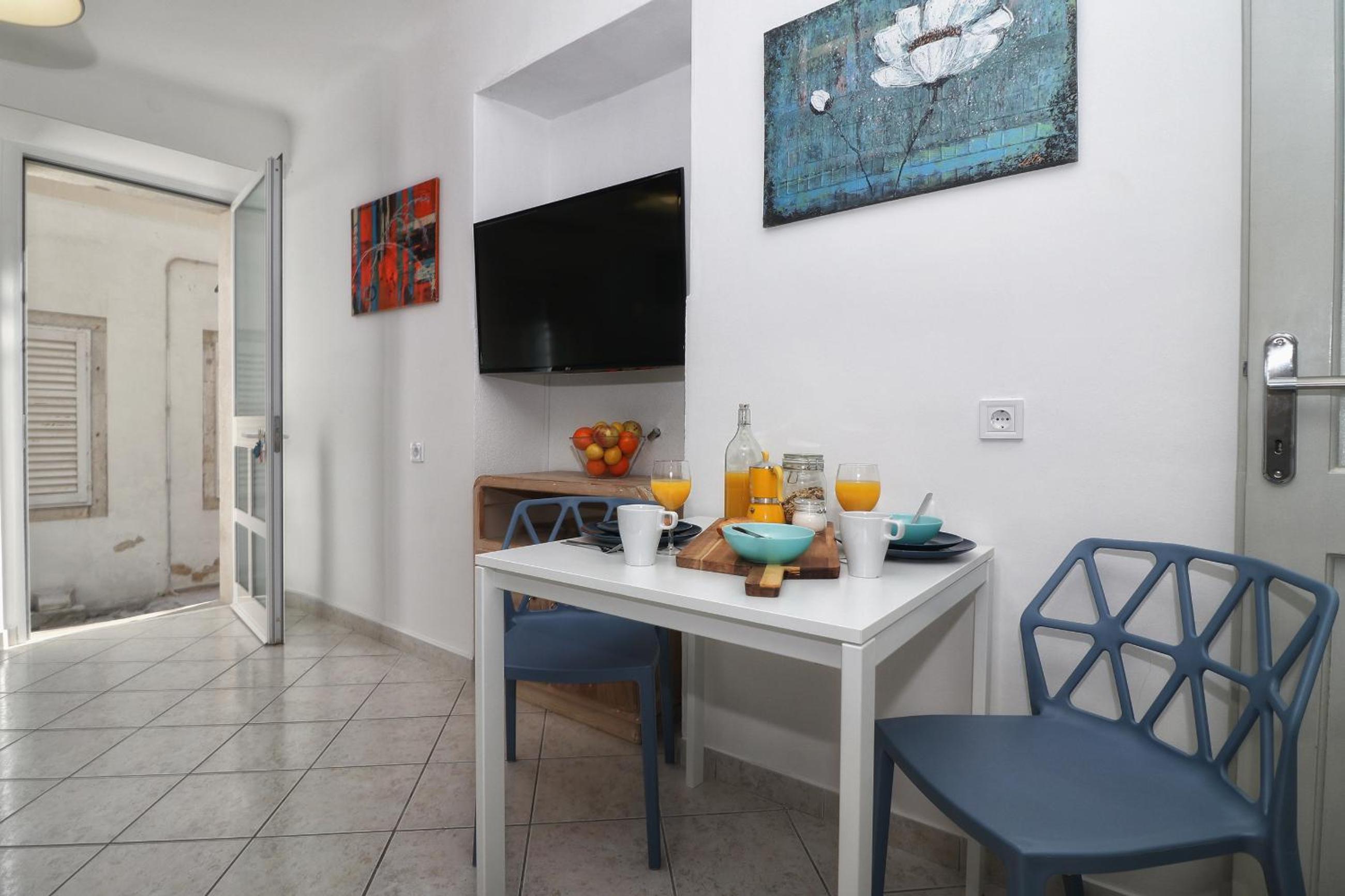 Apartment with Terrace - Photo 16