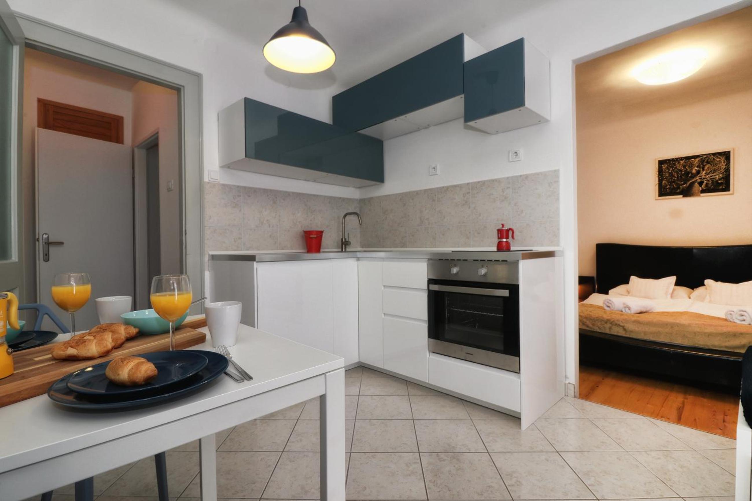 Apartment with Terrace - Photo 5