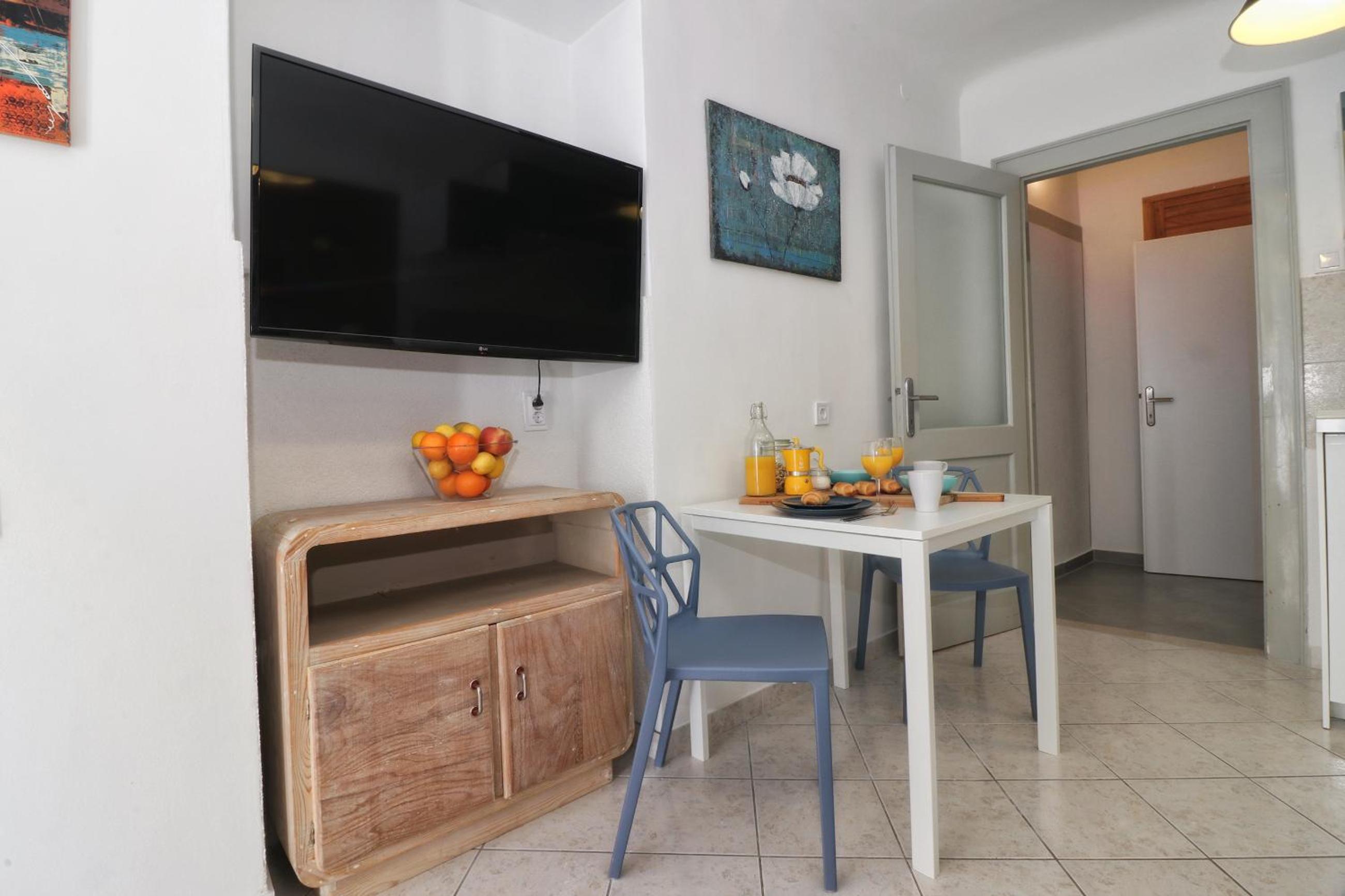 Apartment with Terrace - Photo 15