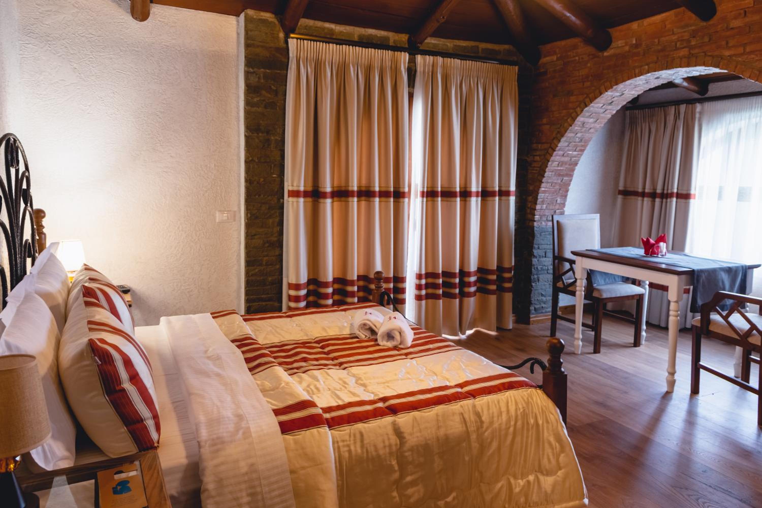 Deluxe Double Room with Balcony photo 1