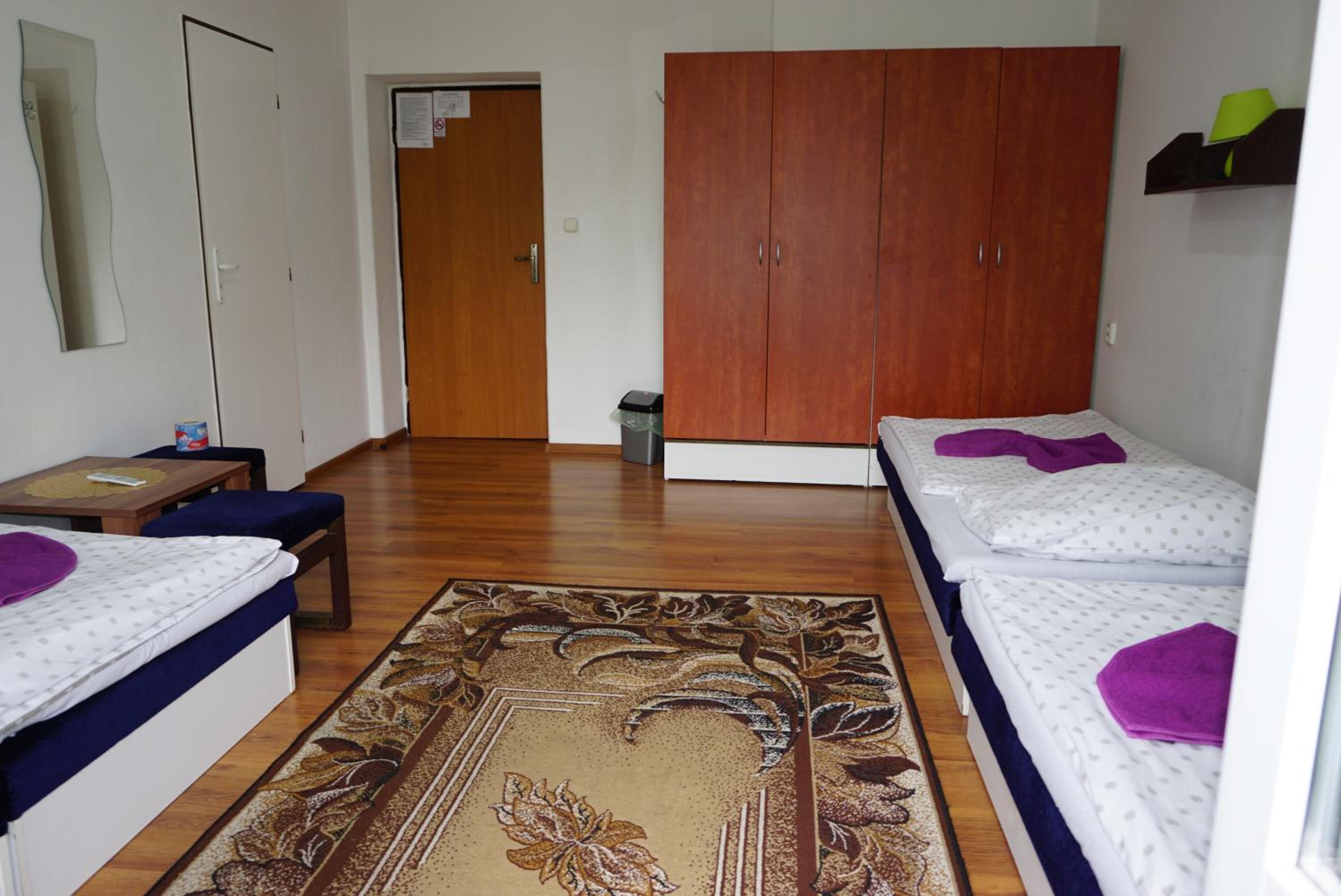 Quadruple Room with Bathroom - Photo 1