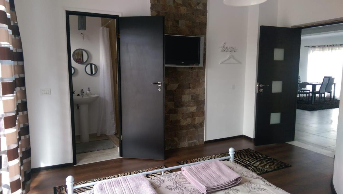 Double Room with Private Bathroom photo 1