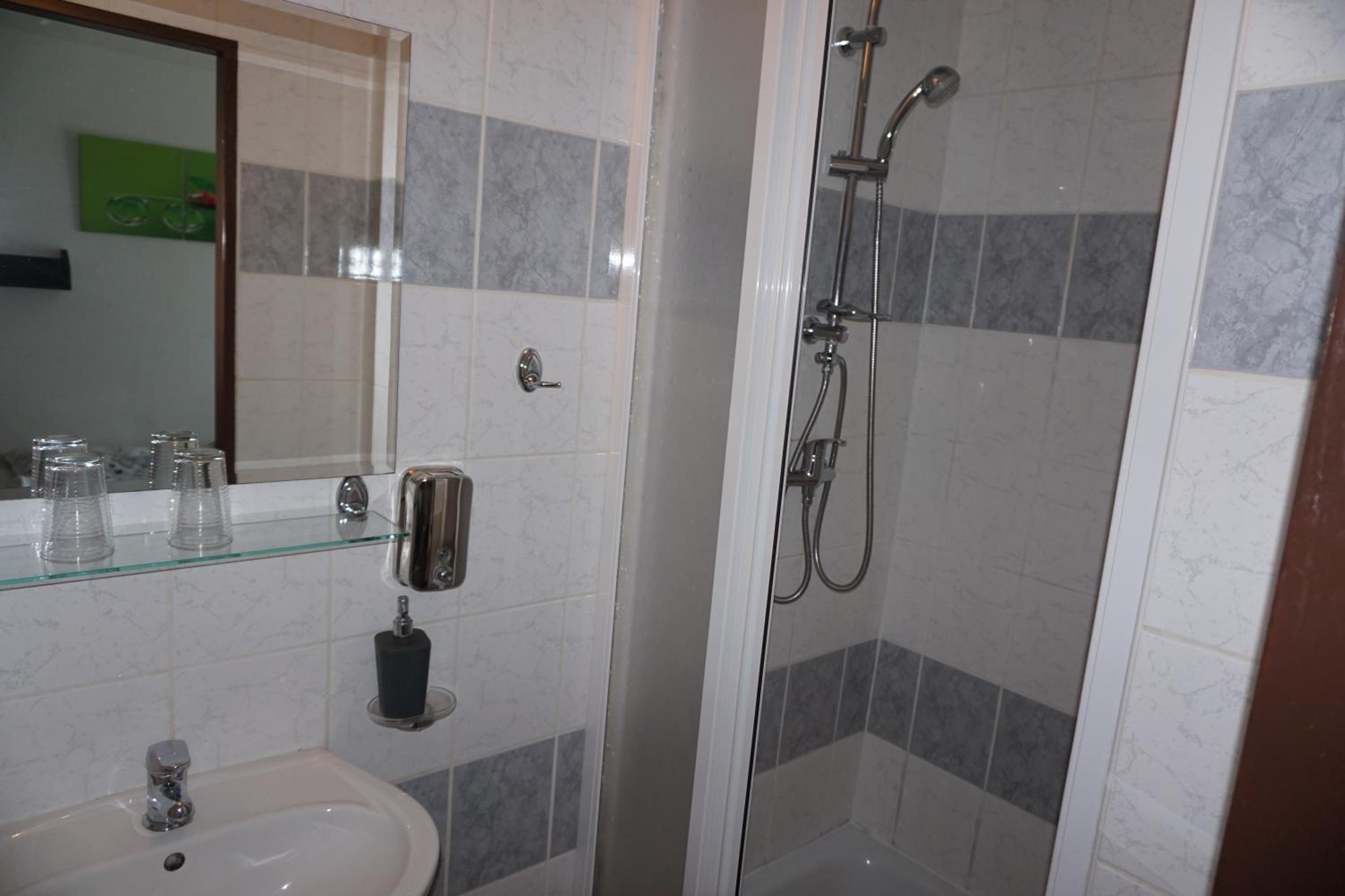 Double Room with Extra Bed - Photo 2
