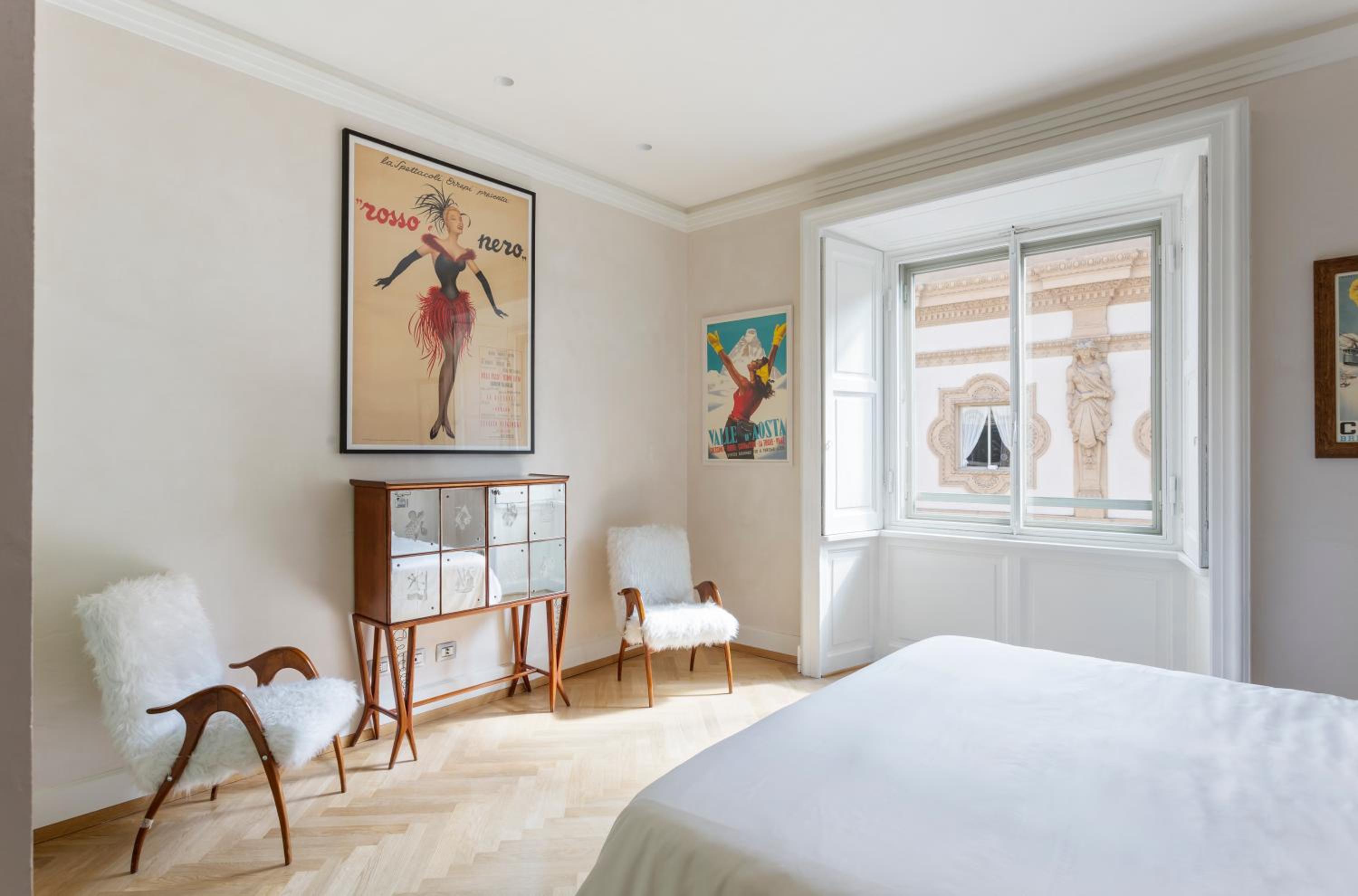 Deluxe Room with Gallery View