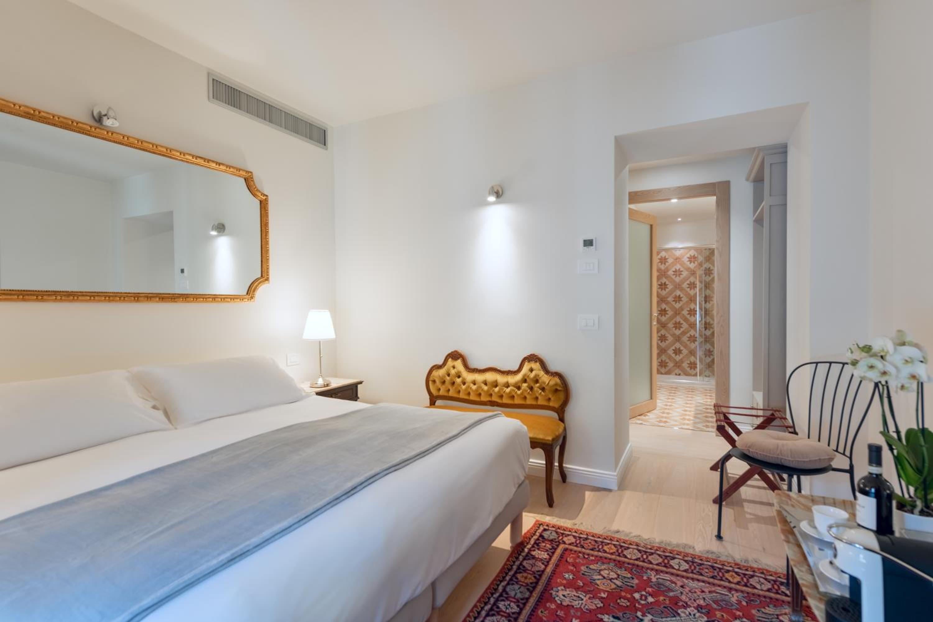 Deluxe King Room - Photo 12