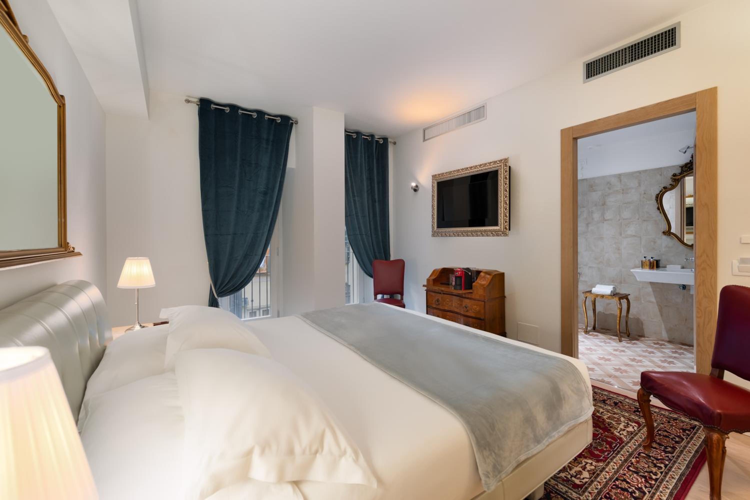 Deluxe Room - Photo 3