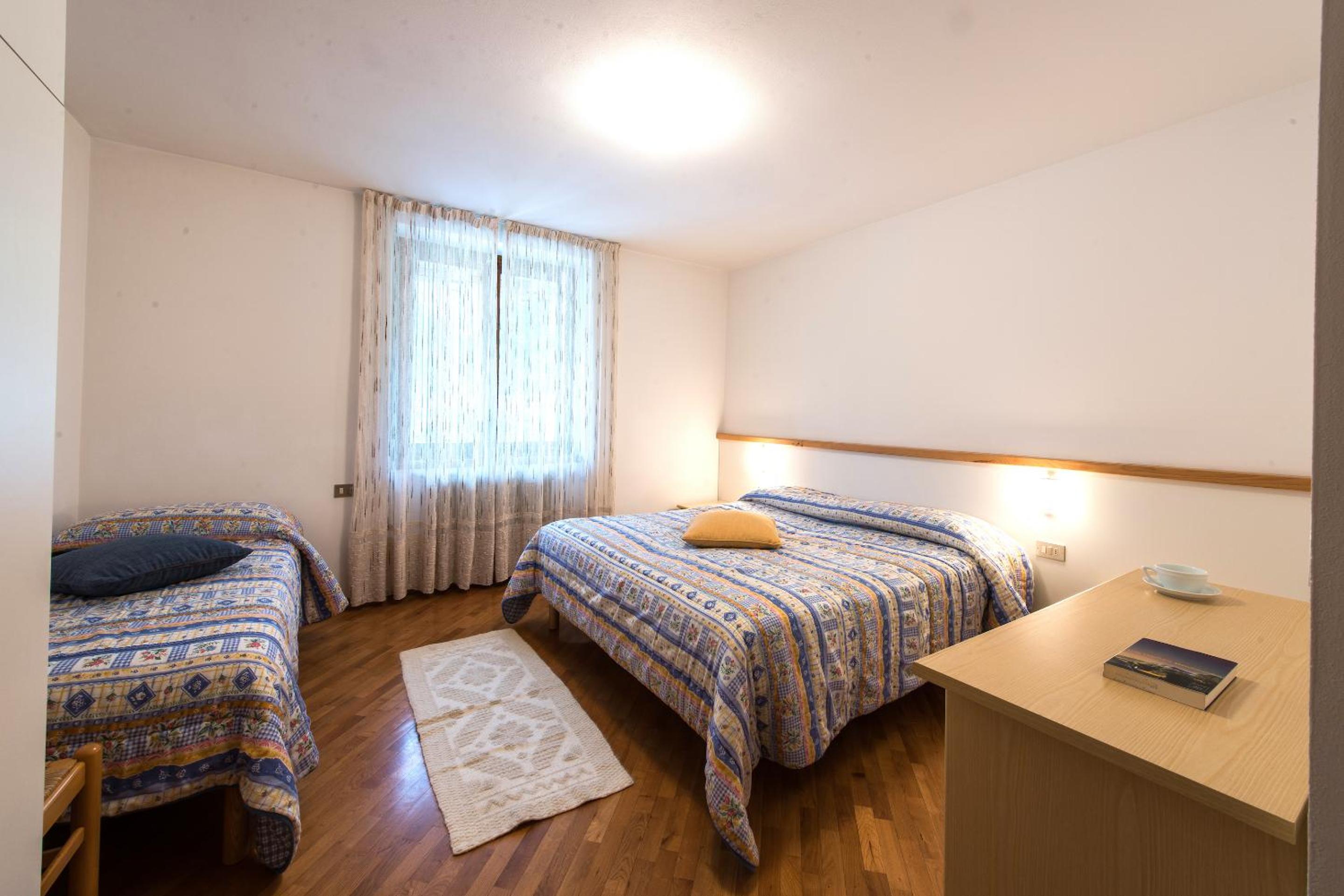 One-Bedroom Apartment (5 Adults) photo 2