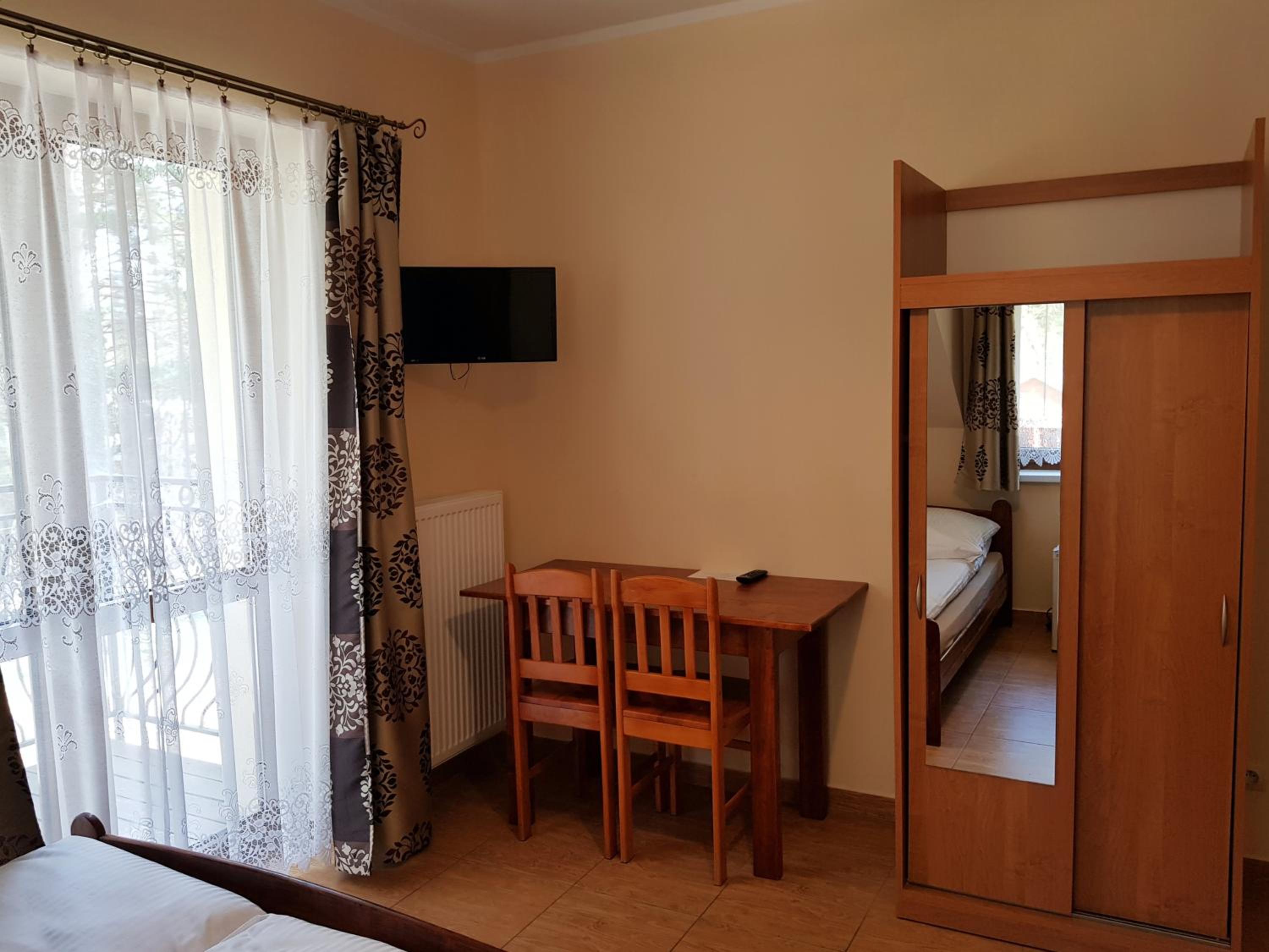 Double Room with Balcony - Photo 3