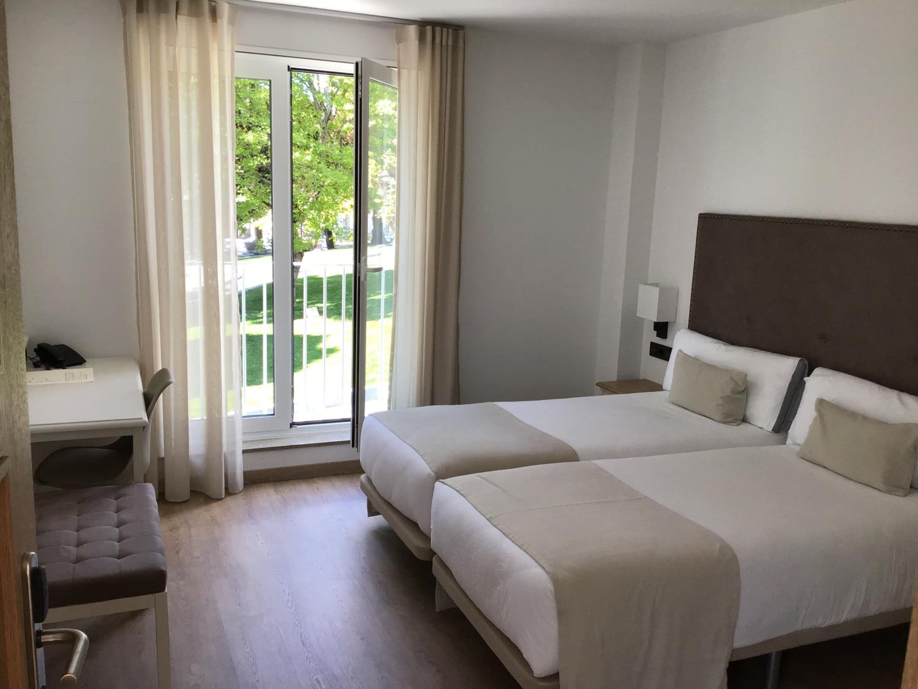 Deluxe Twin Room photo 3