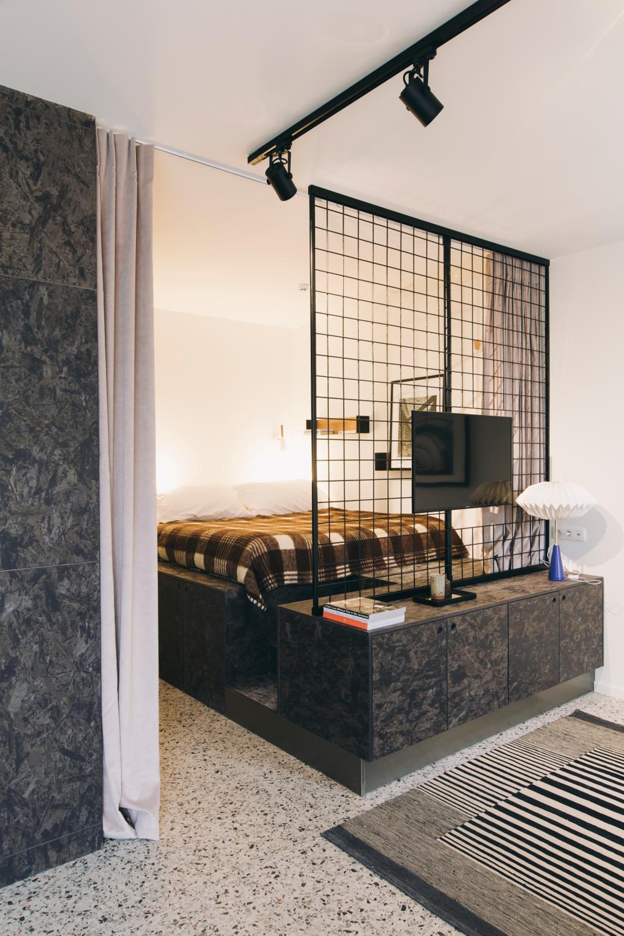 Suite - Photo 1