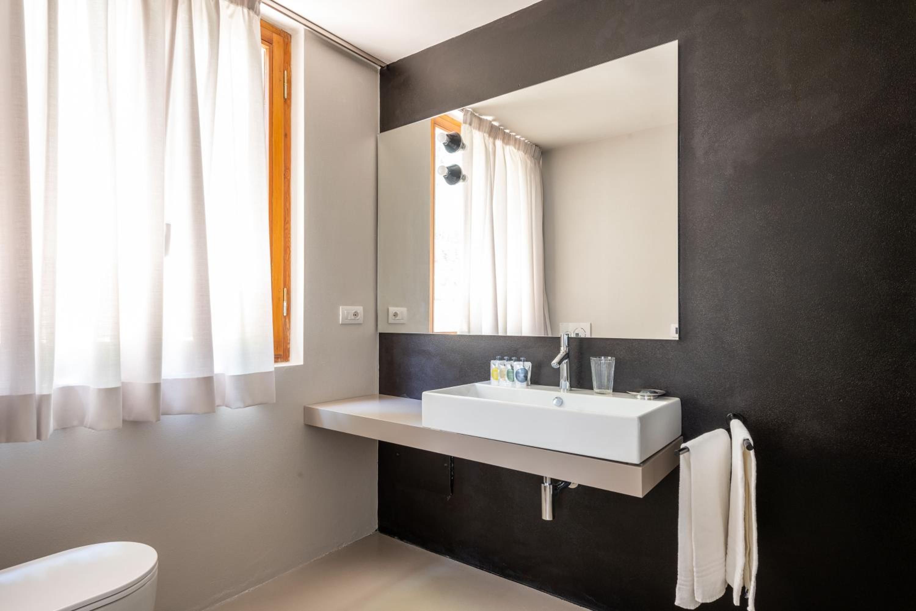 Double or Twin Room with Garden View - Photo 2