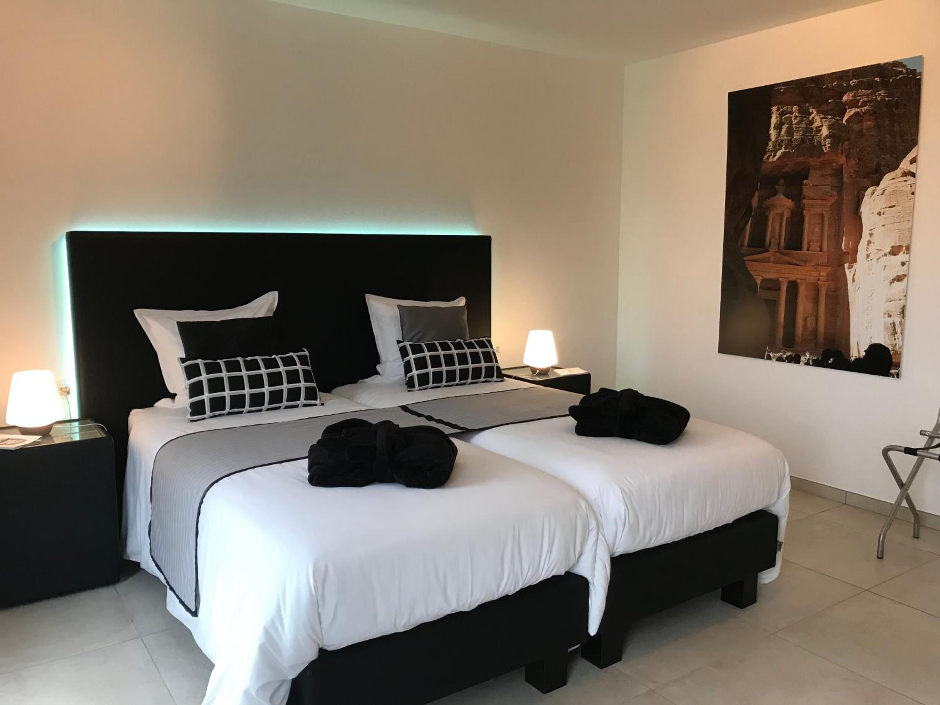 Deluxe Room with Two Beds photo 1