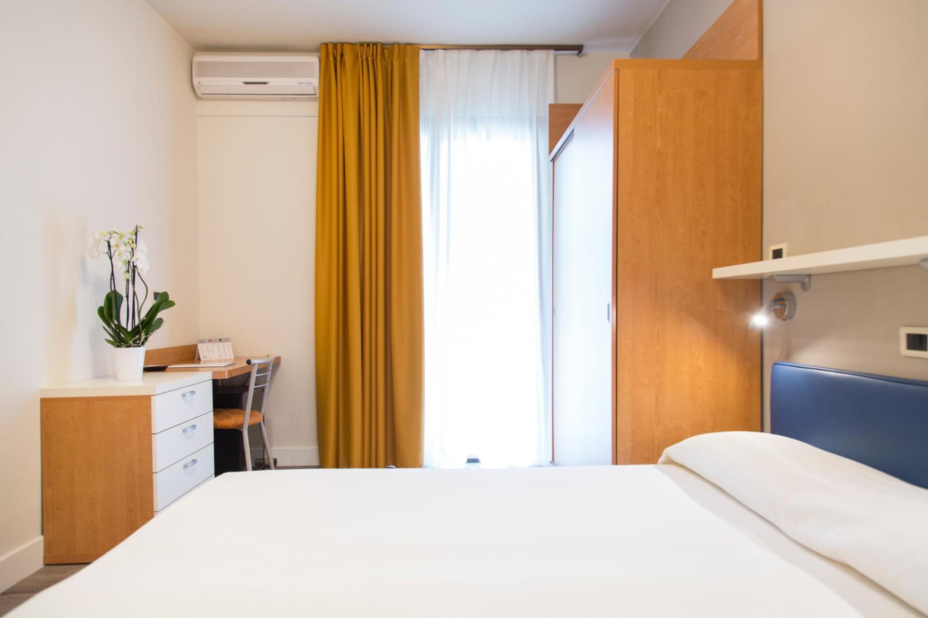 Standard Double or Twin Room photo 3