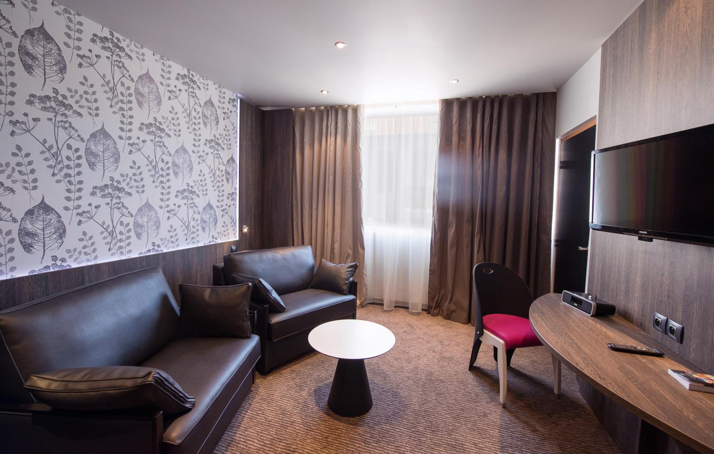 Executive Family Room with Twin Beds - Photo 2
