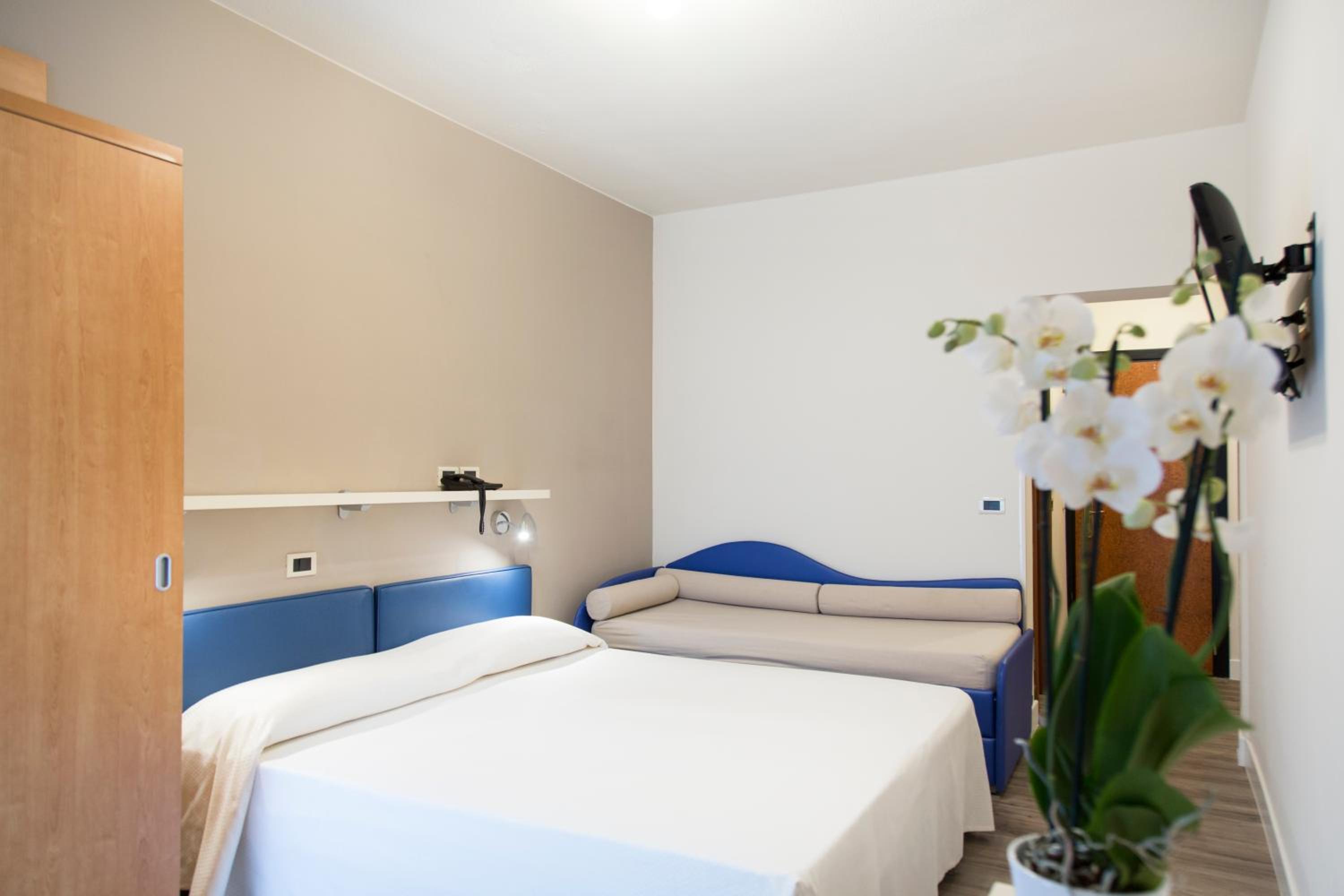 Standard Quadruple Room with Lake View photo 3