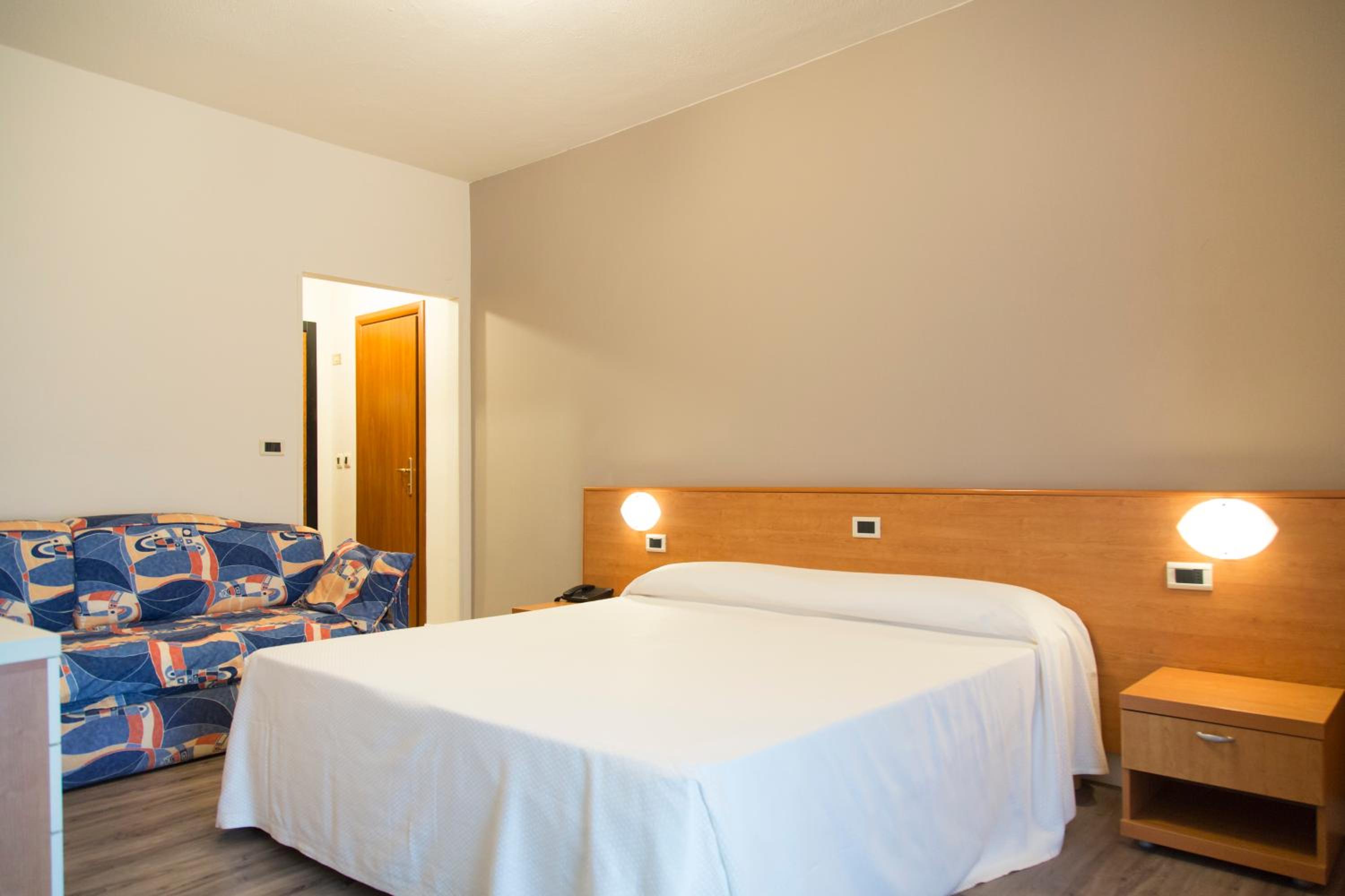 Standard Quadruple Room with Lake View photo 2
